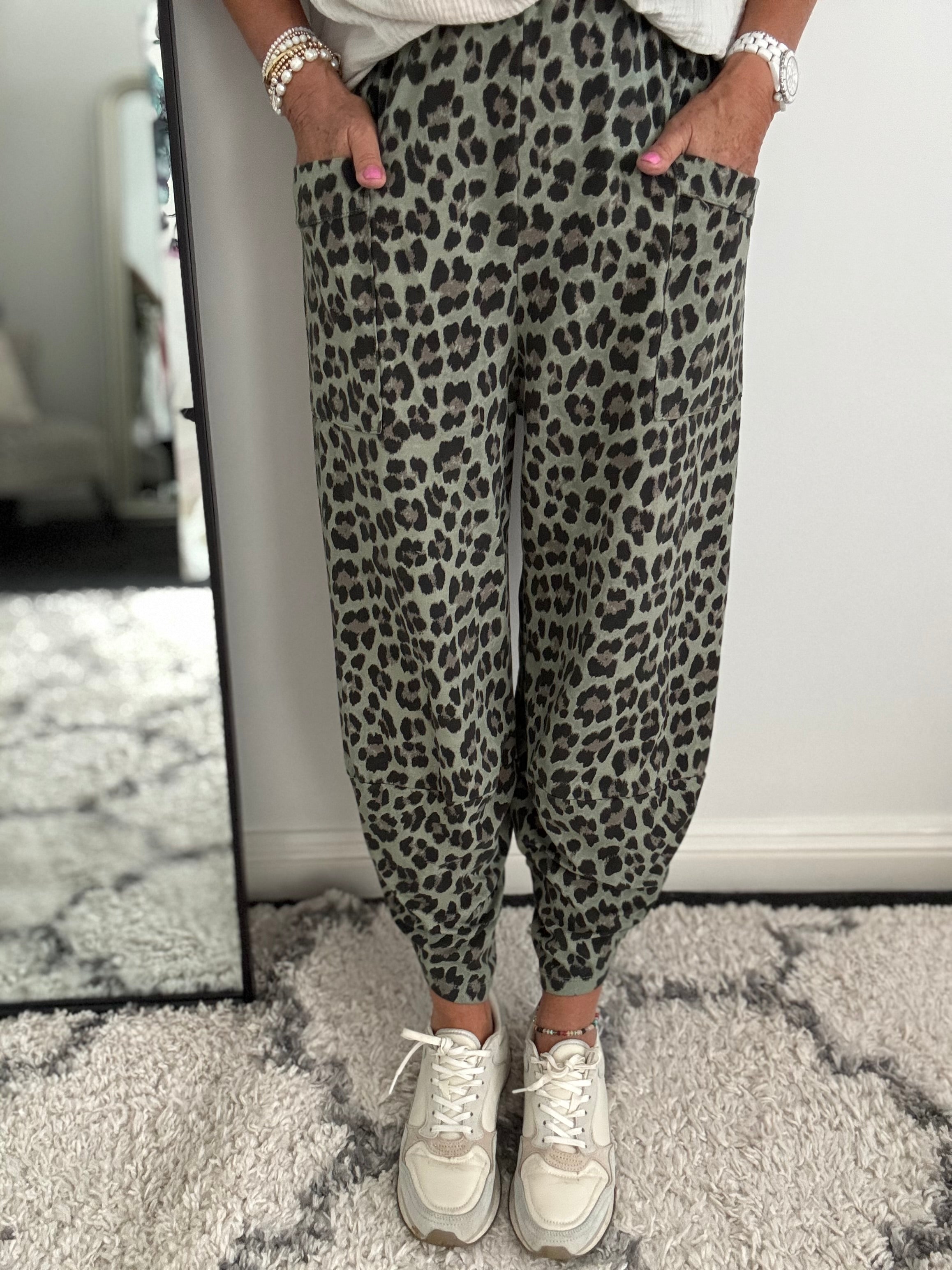 Barrel Stretch Trousers in Khaki Leopard