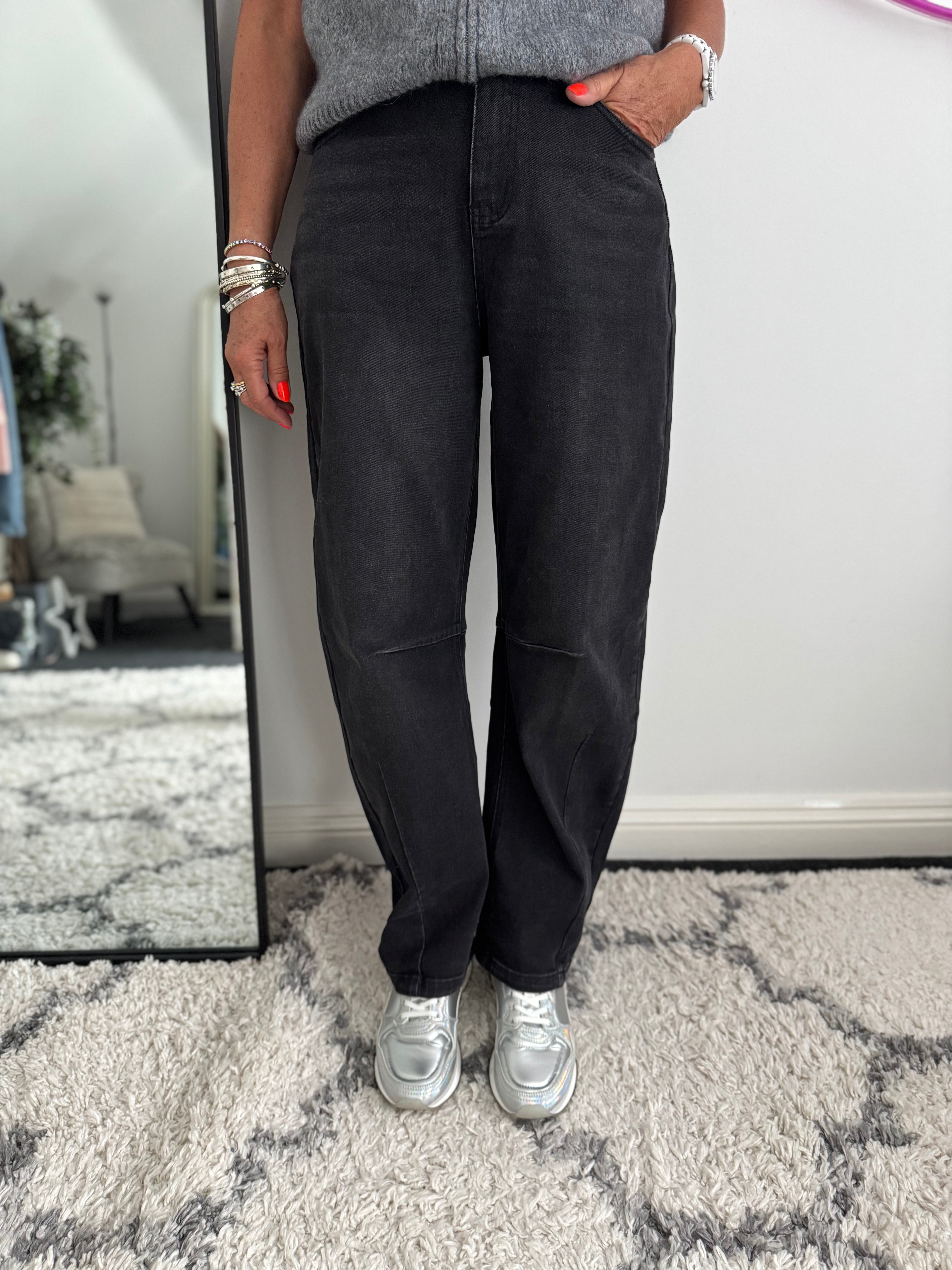 Relaxed Boyfriend Jeans in Black Denim