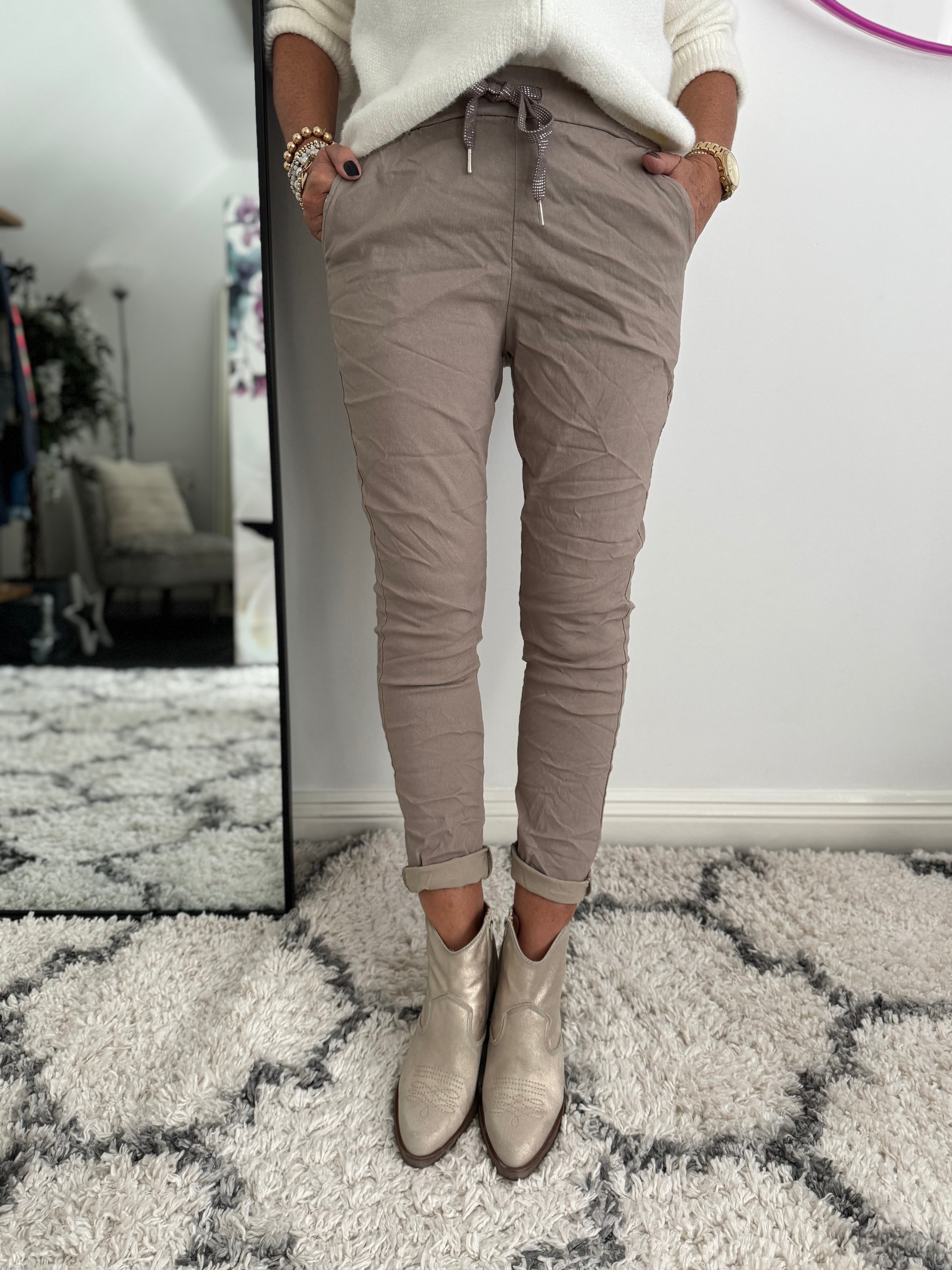 Super Stretch Joggers with Sparkly Tie in Mocha