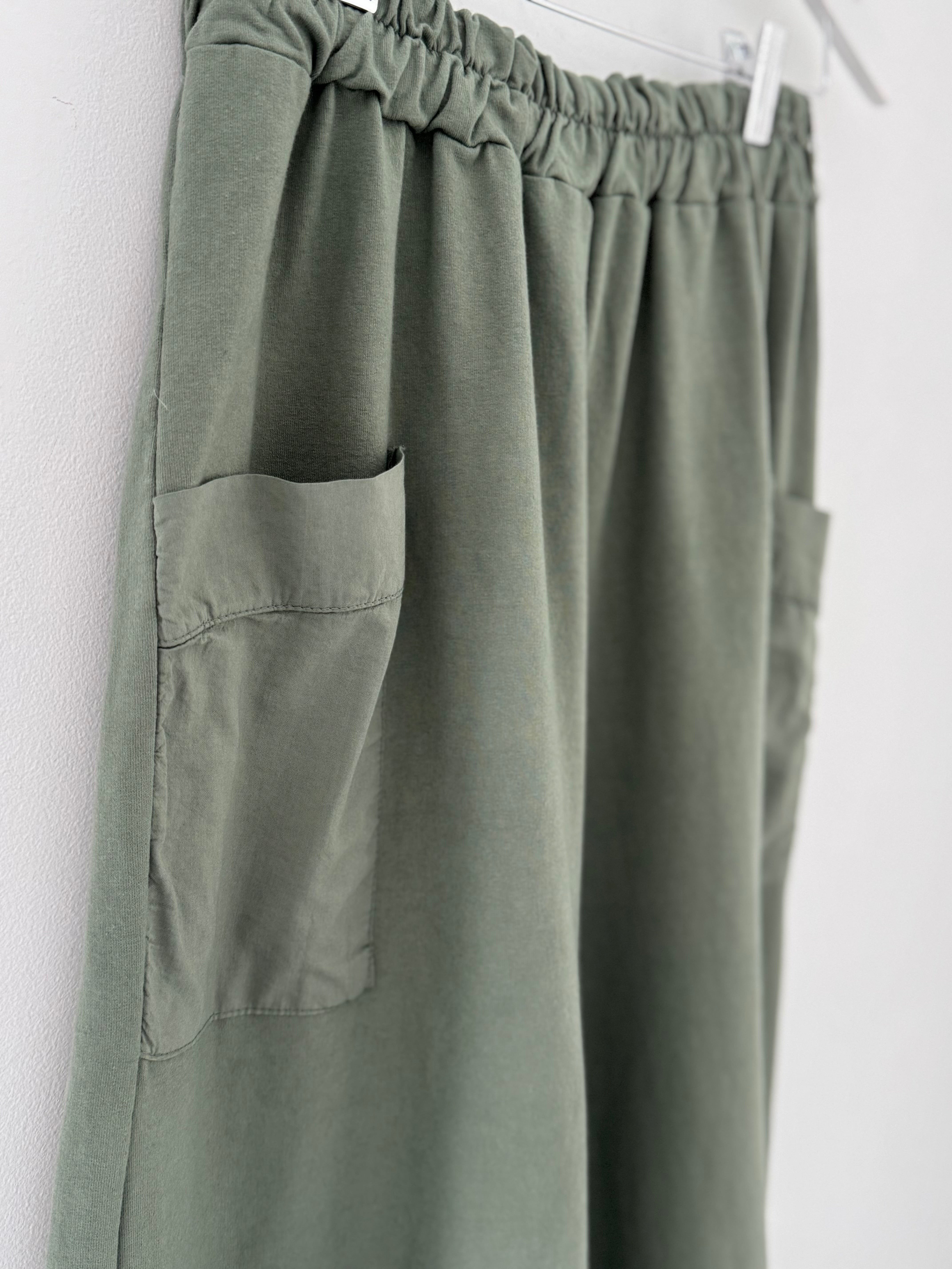 Barrel Shape Cotton Jersey Trousers in Khaki