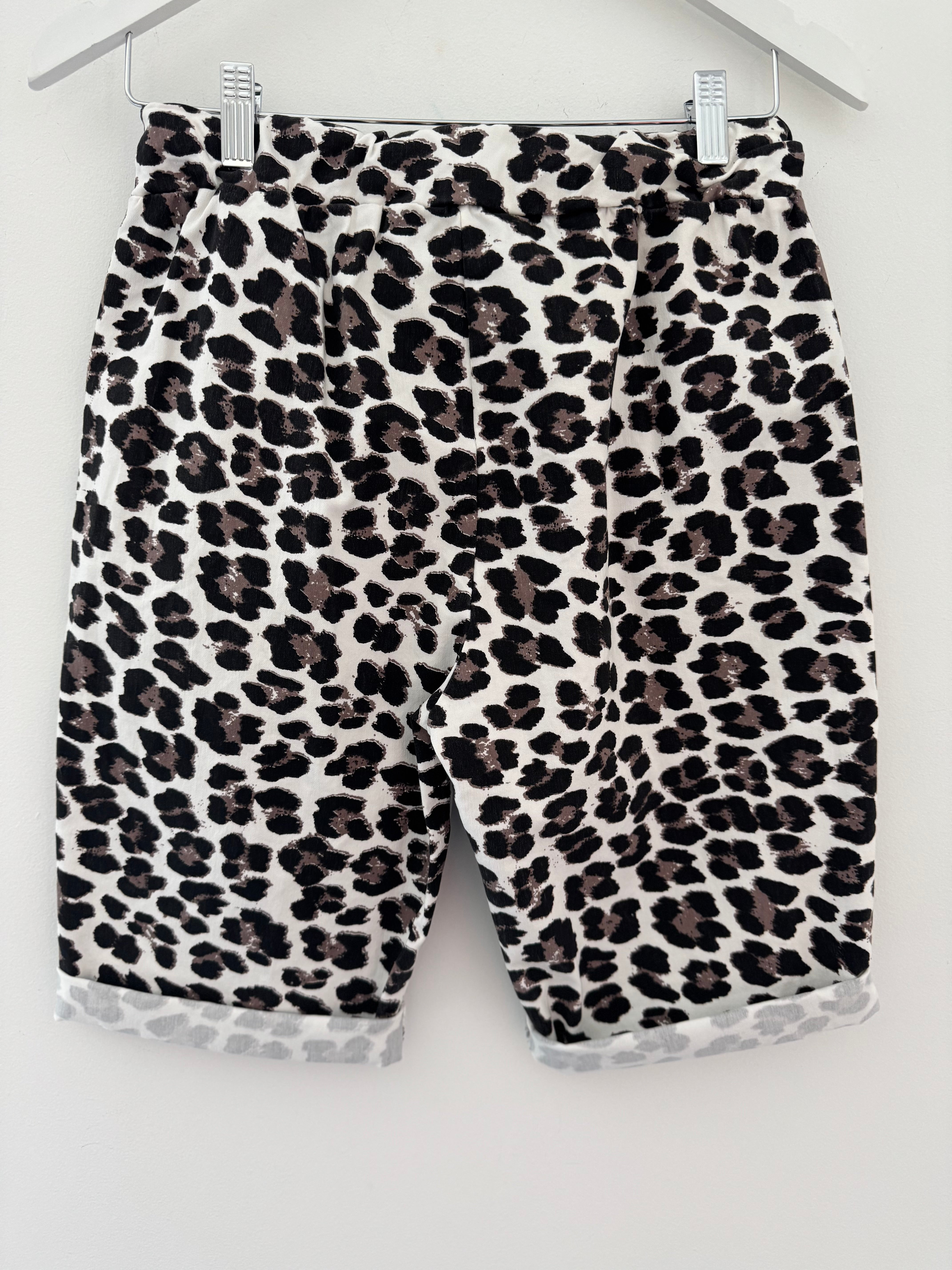 Super Stretch Shorts in Classic Leopard