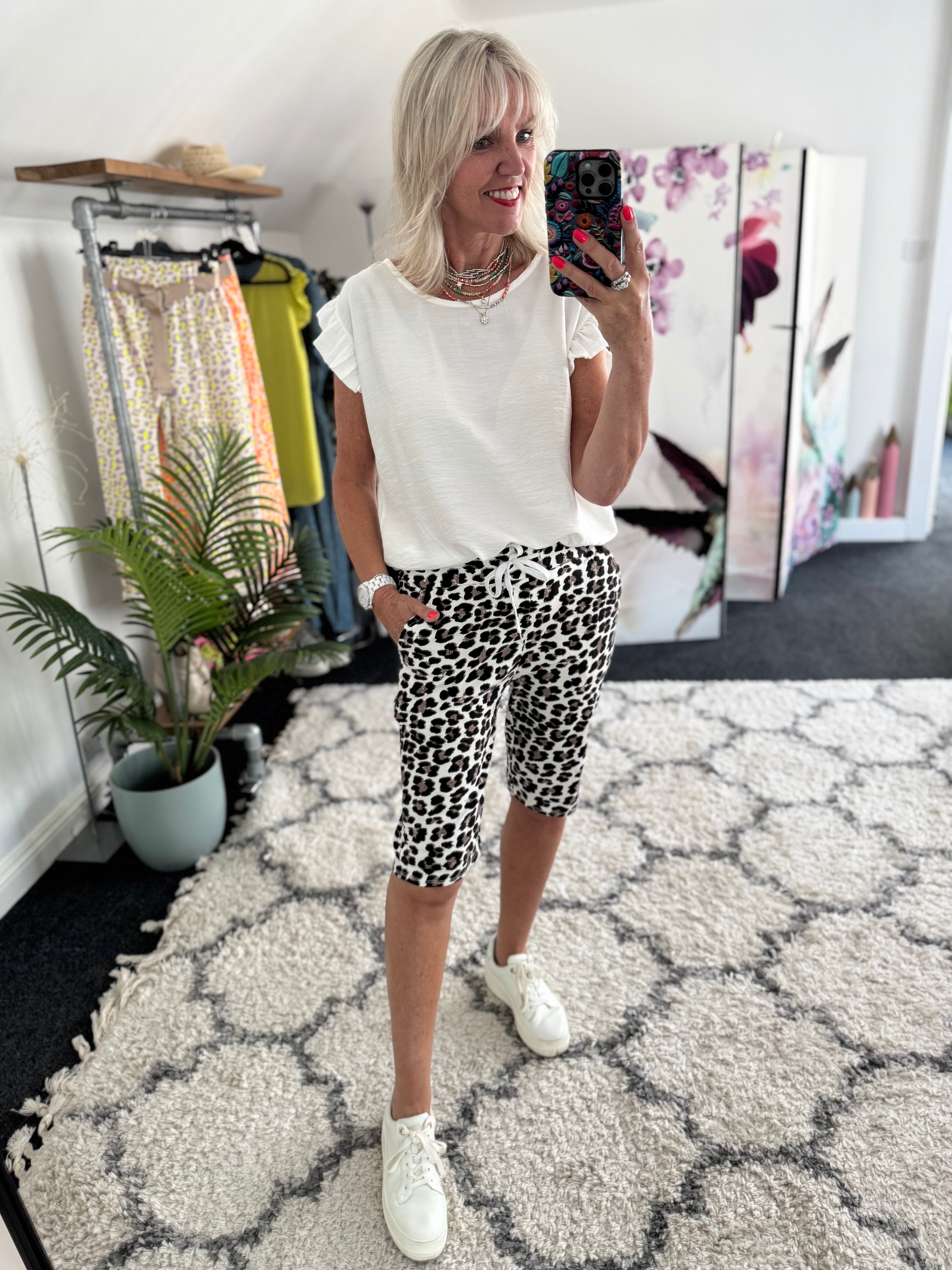 Super Stretch Shorts in Classic Leopard