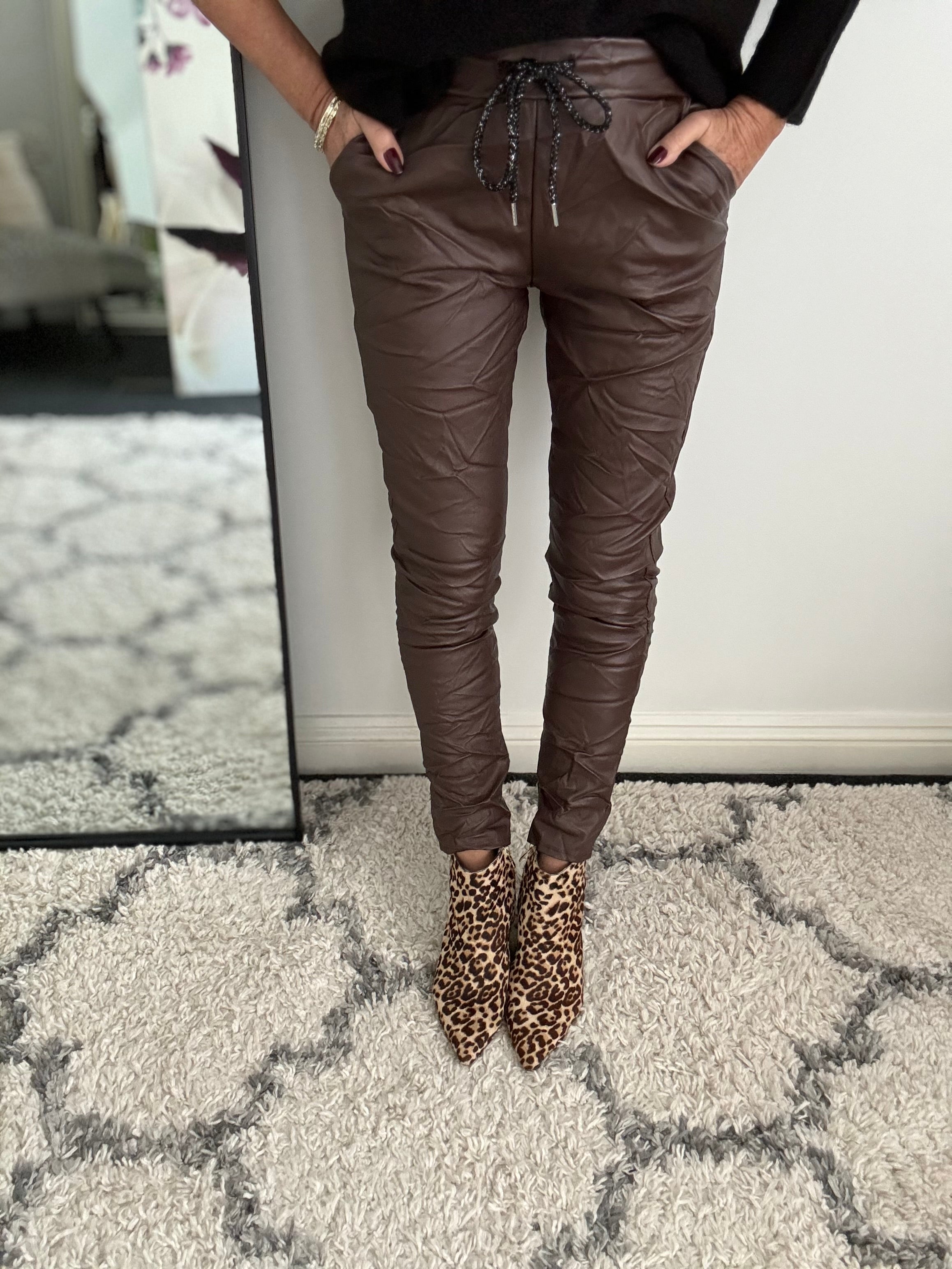 Super Stretch Joggers in Waxed Chocolate