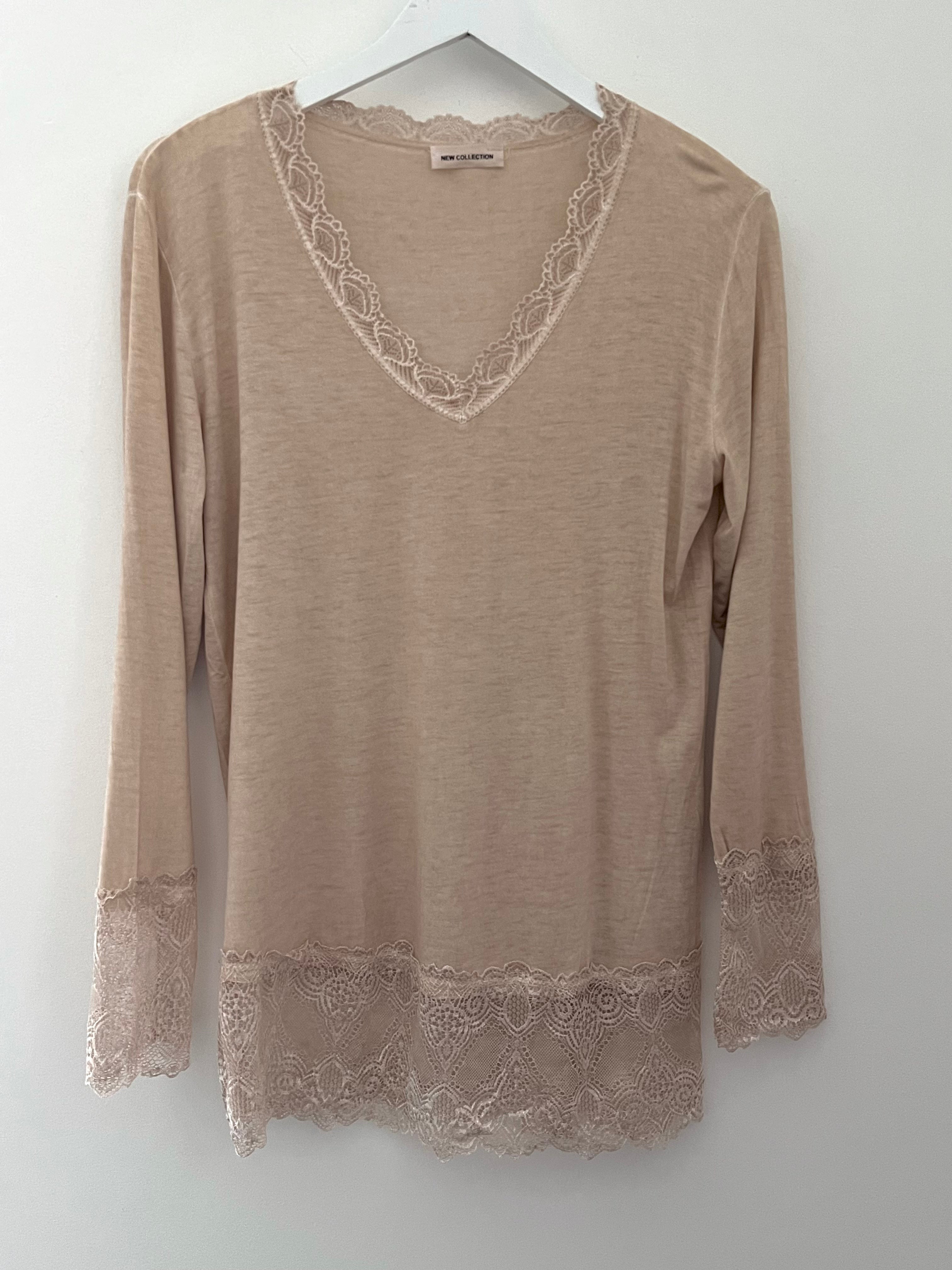Luxe Base Top with Lace Trim in Warm Stone