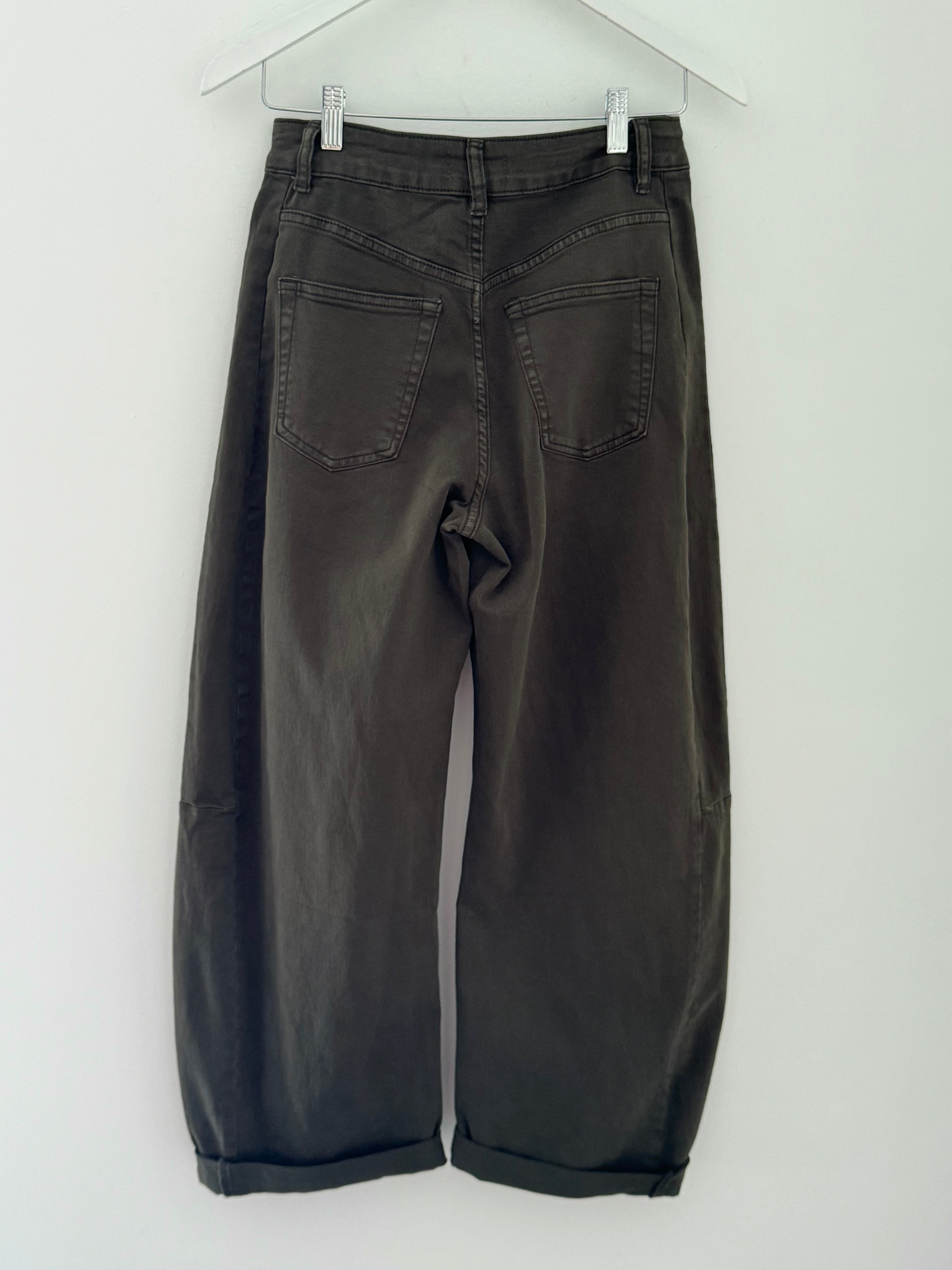 Barrel Leg Jeans in Deep Khaki