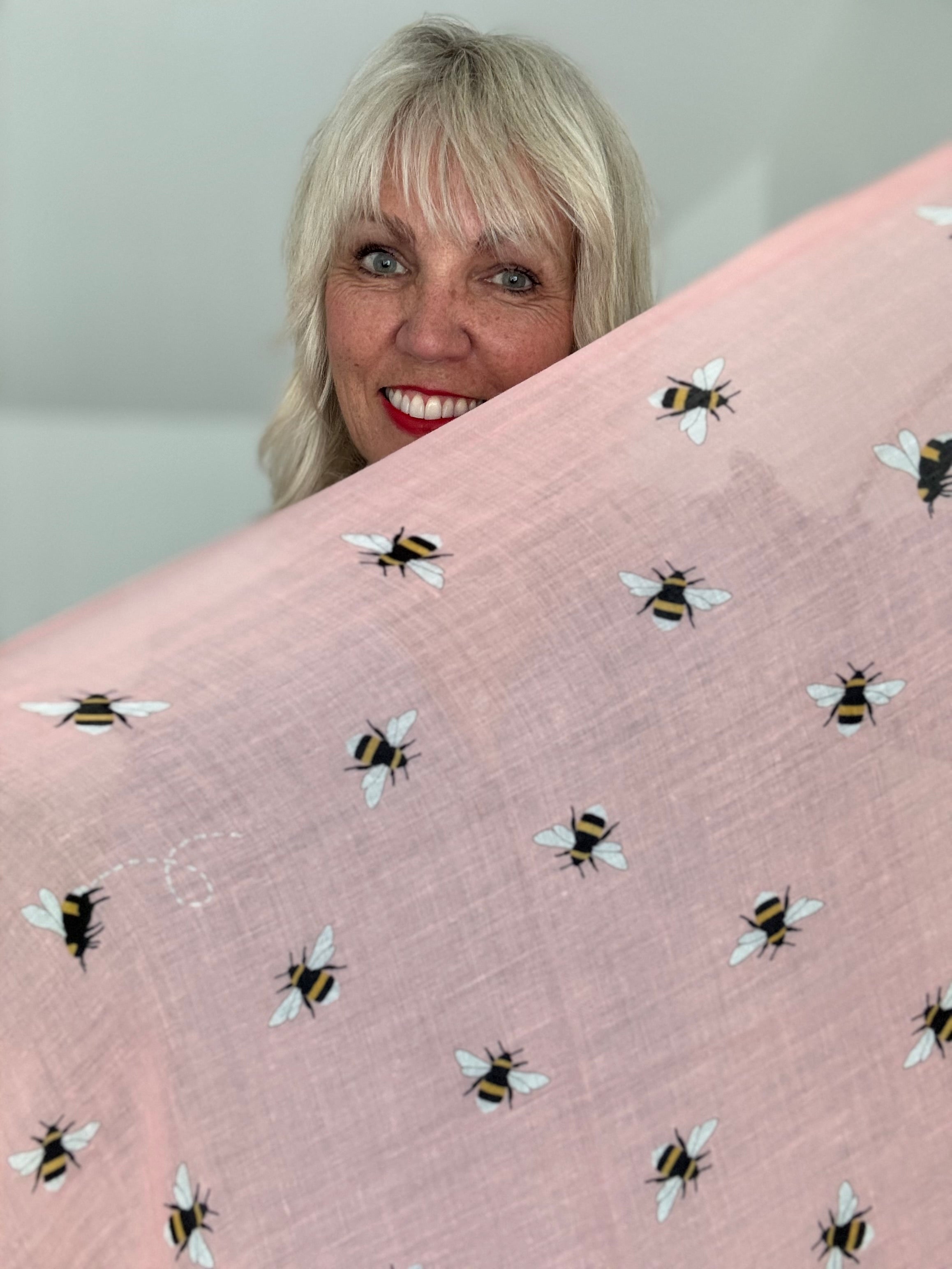 Bumble Bee Scarf in Pink