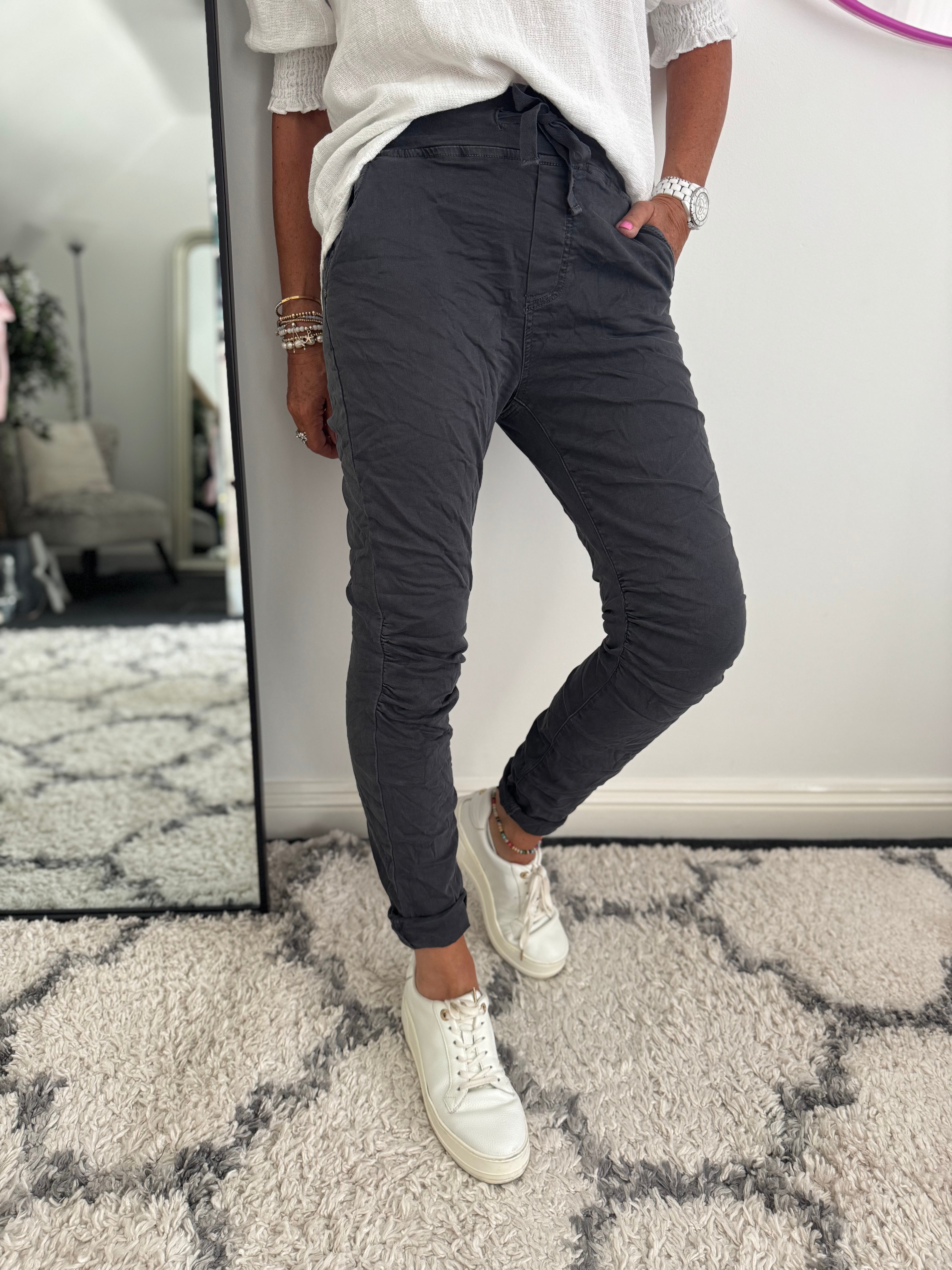 Jean Joggers in Dark Grey