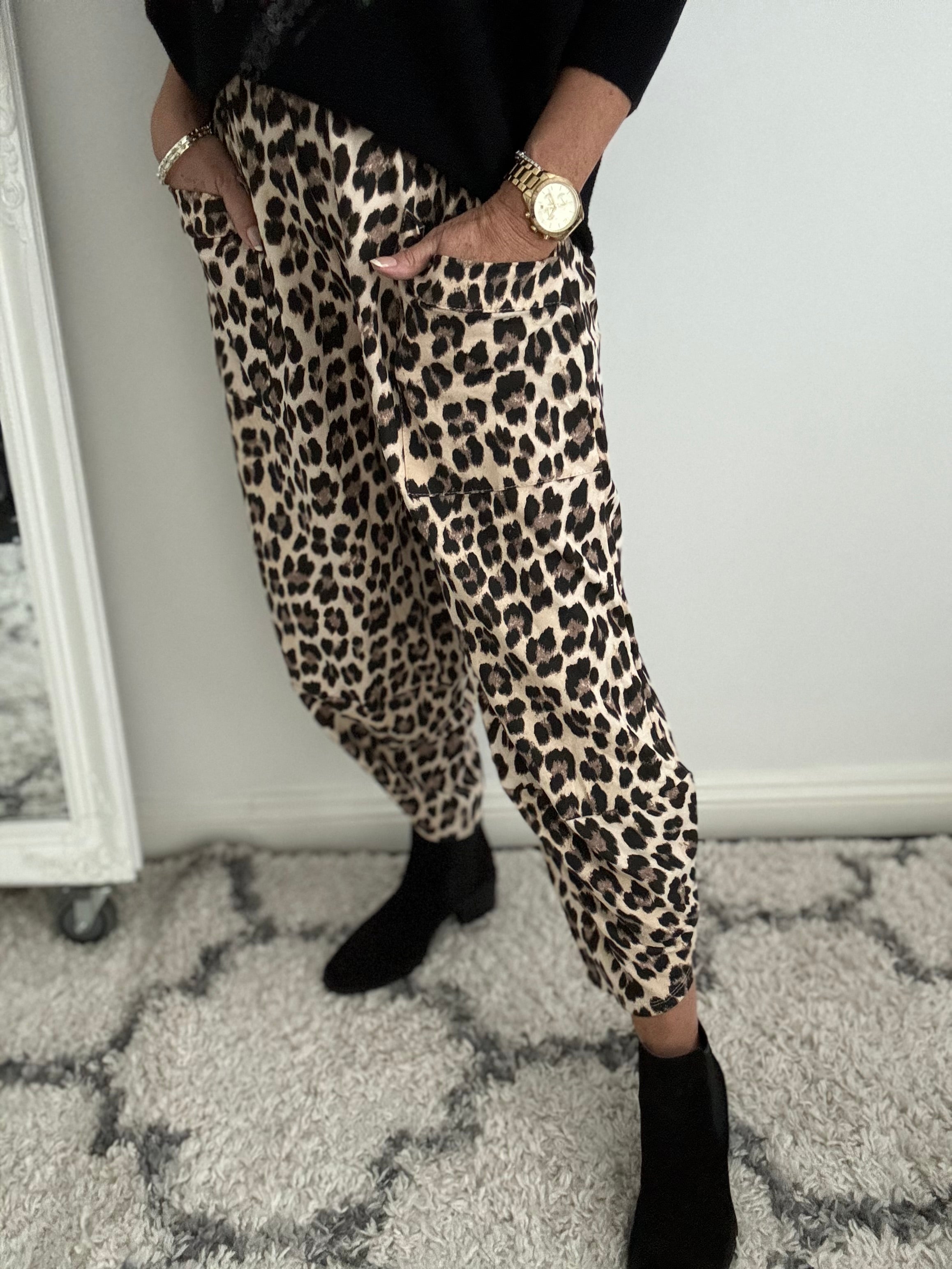 Barrel Stretch Trousers in Leopard