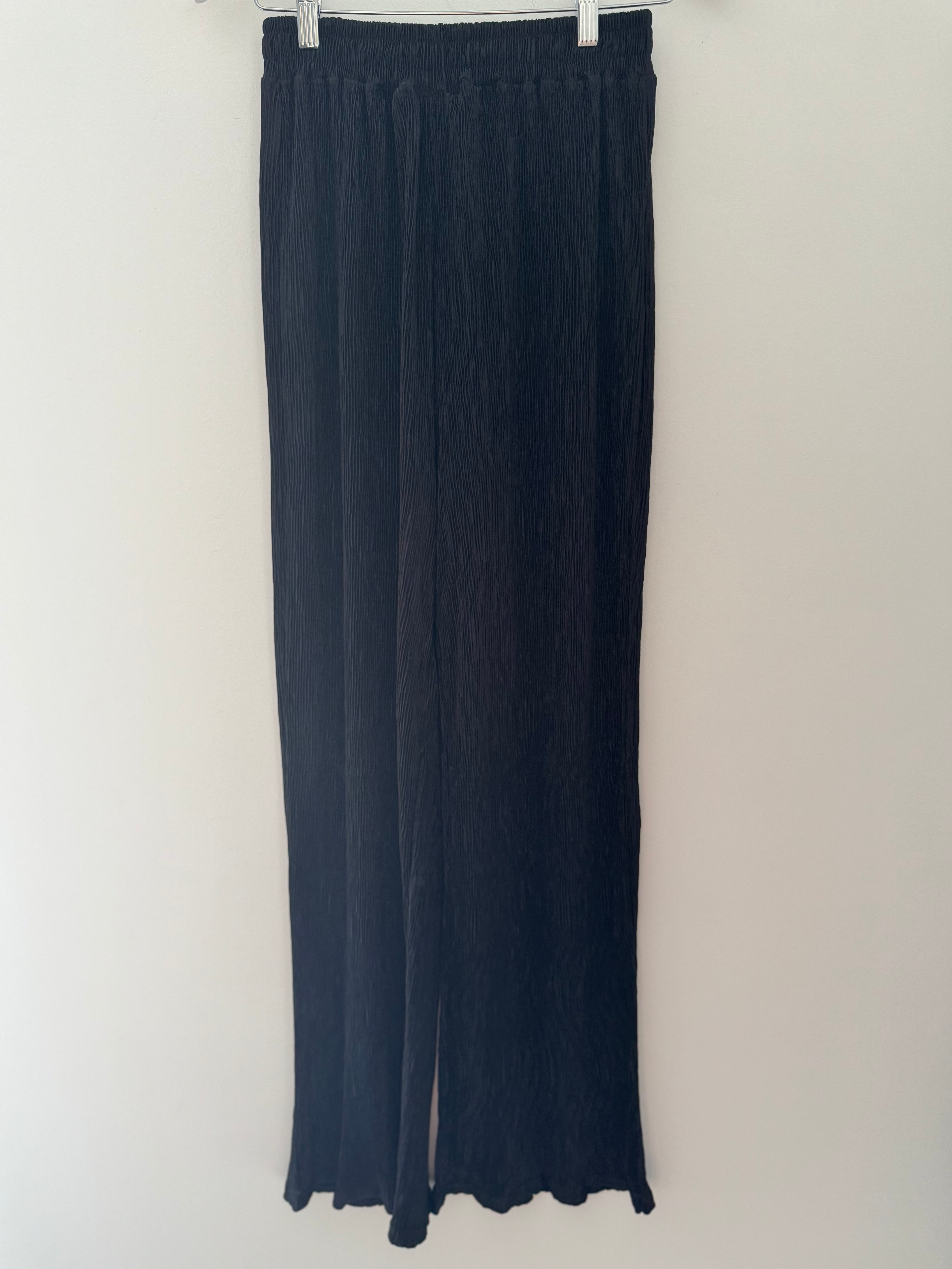 Crepe Plisse Trousers in Black