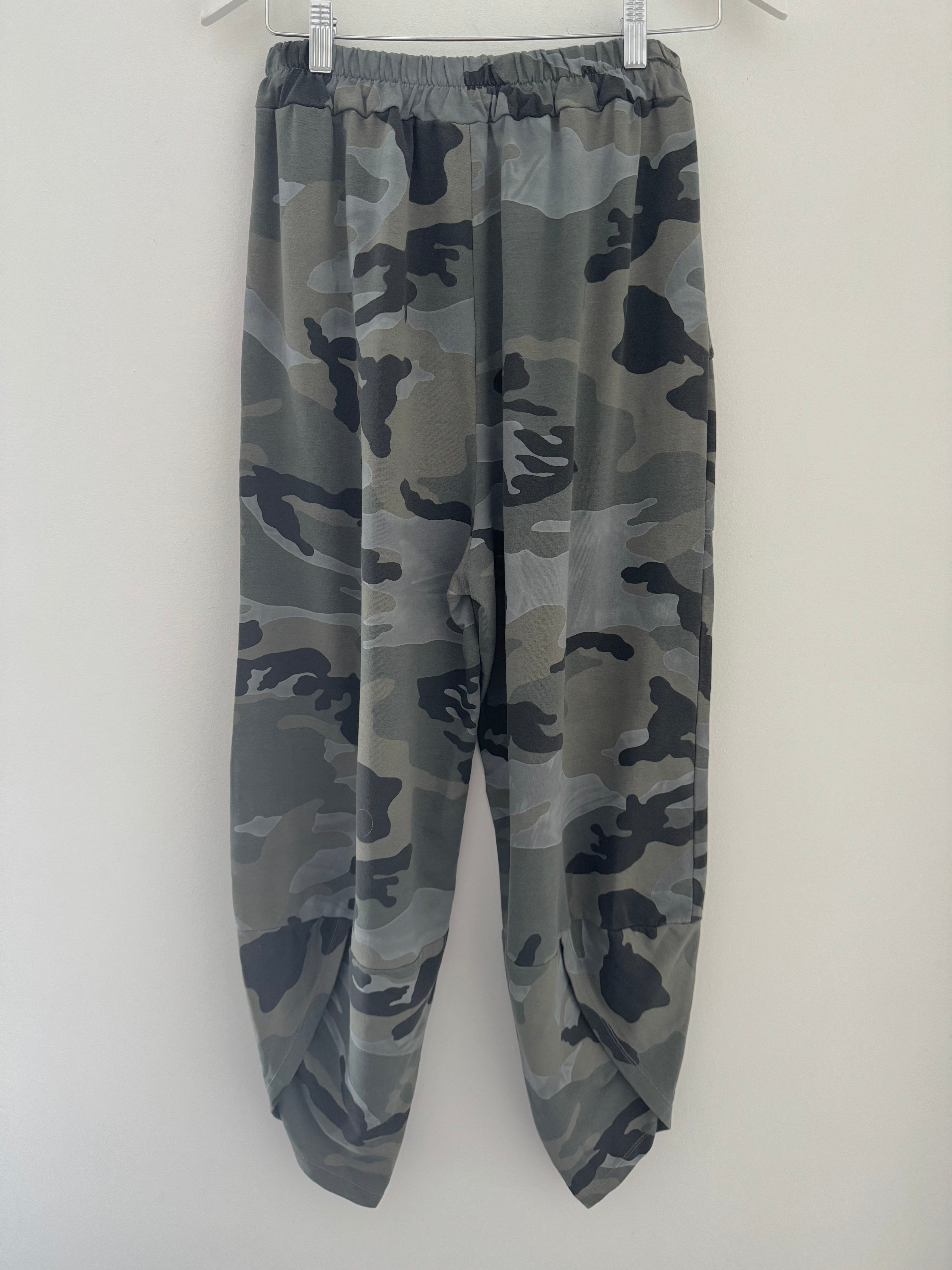 Barrel Stretch Trousers in Khaki & Grey Camo