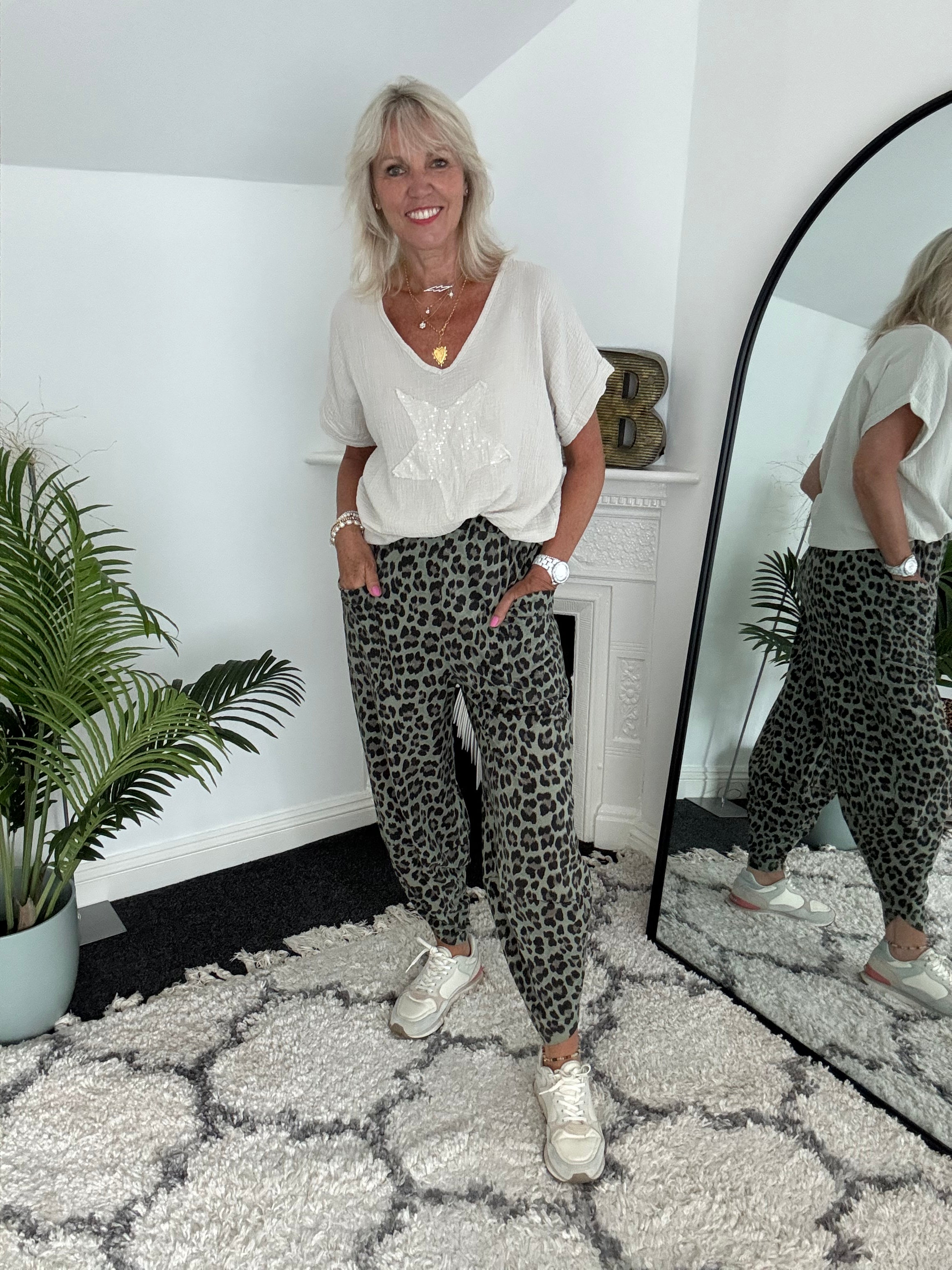 Barrel Stretch Trousers in Khaki Leopard