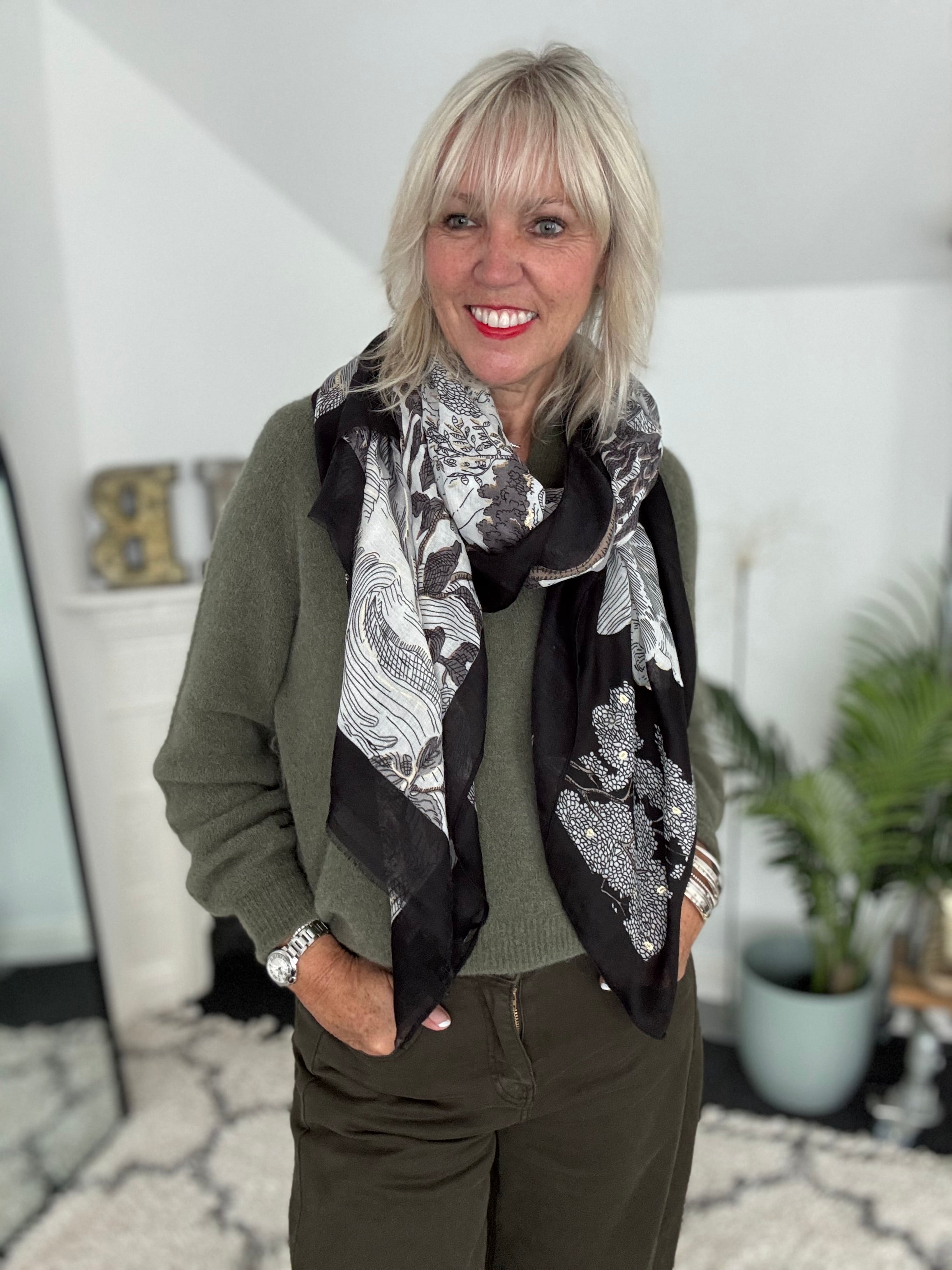 Stunning Leaf Scarf In Black & Grey