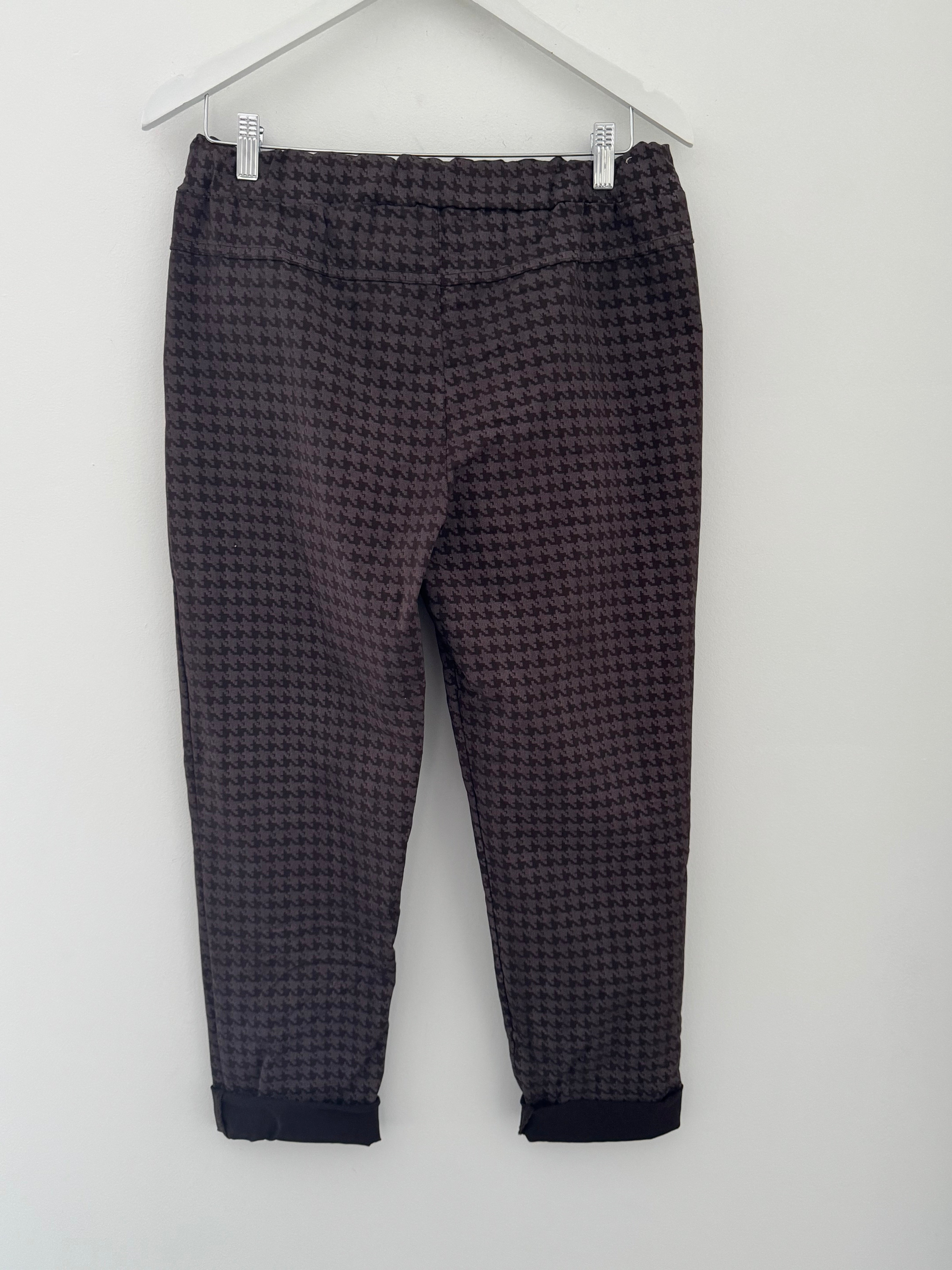 Stretch Dog Tooth Joggers in Soft Chocolate
