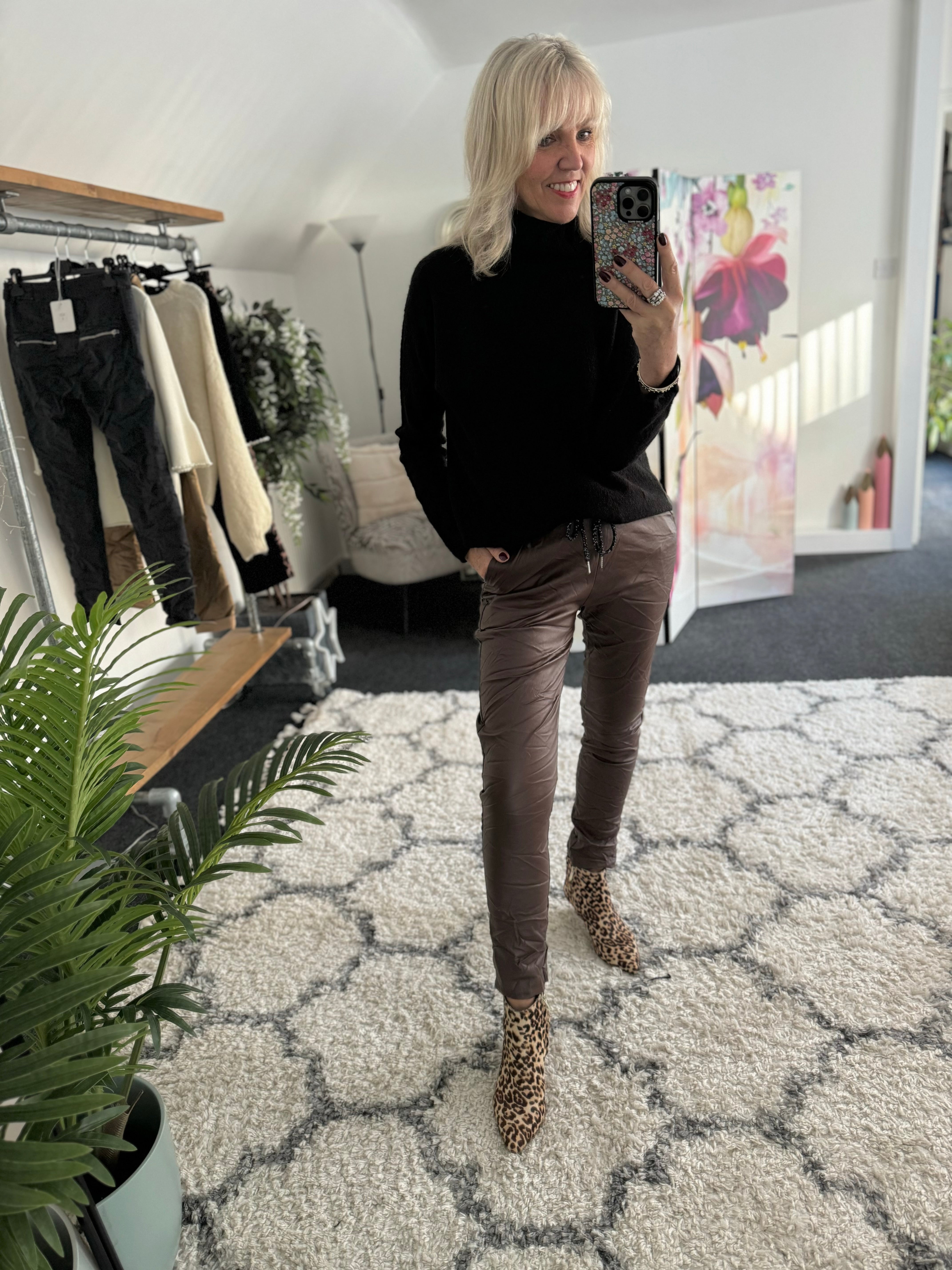 Super Stretch Joggers in Waxed Chocolate