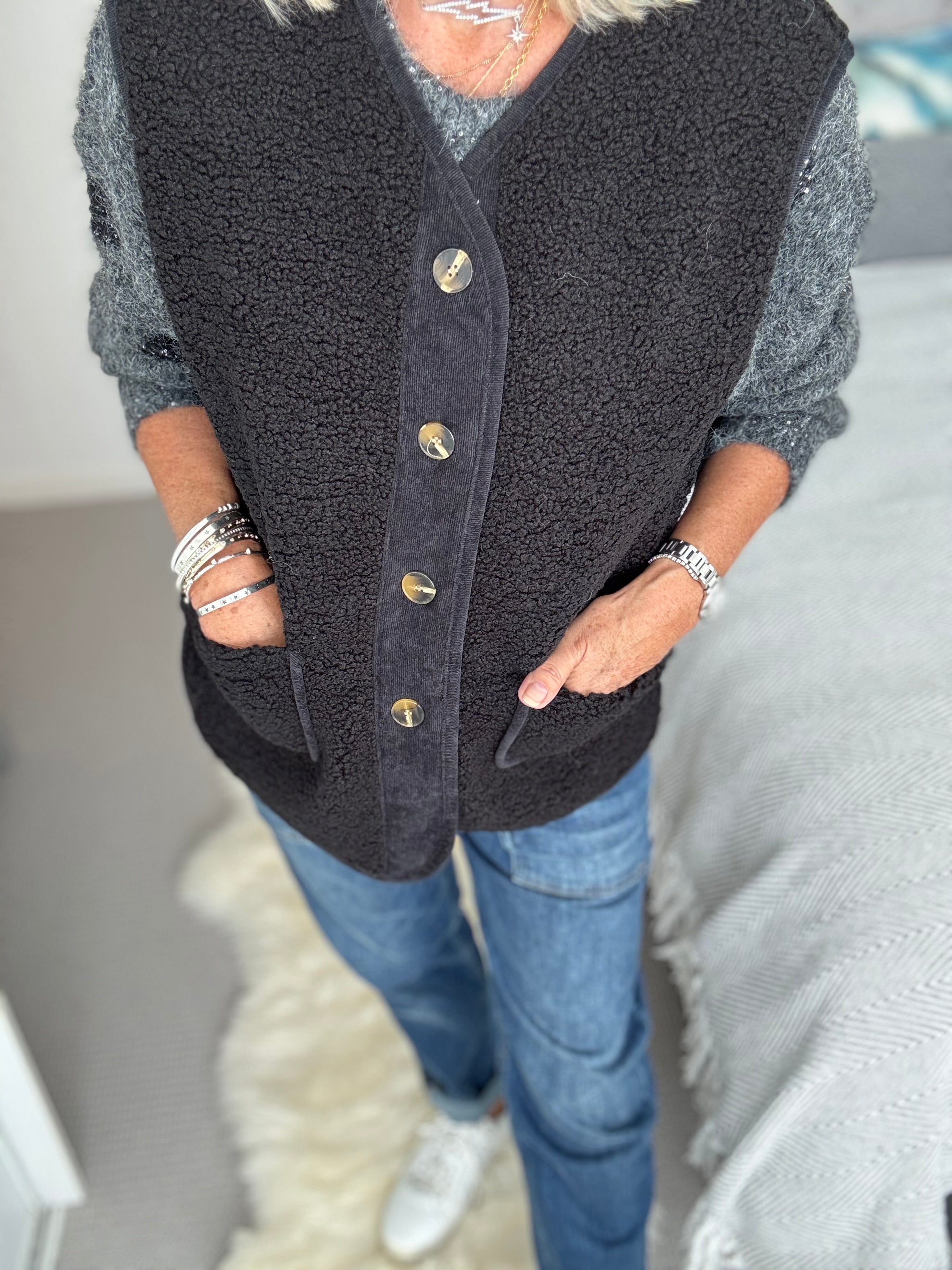 Soft Teddy Gilet in Black