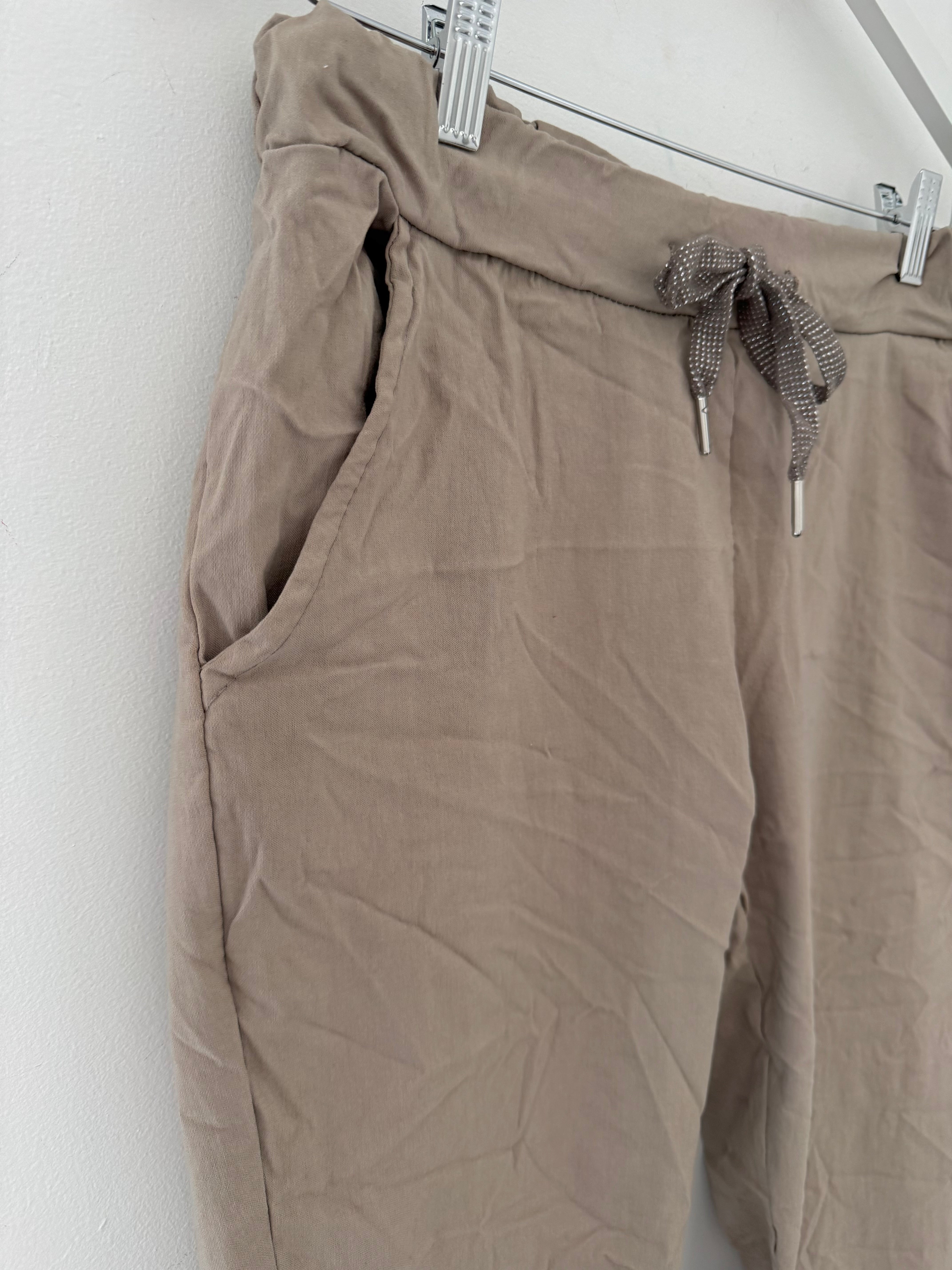 Super Stretch Joggers in Mocha