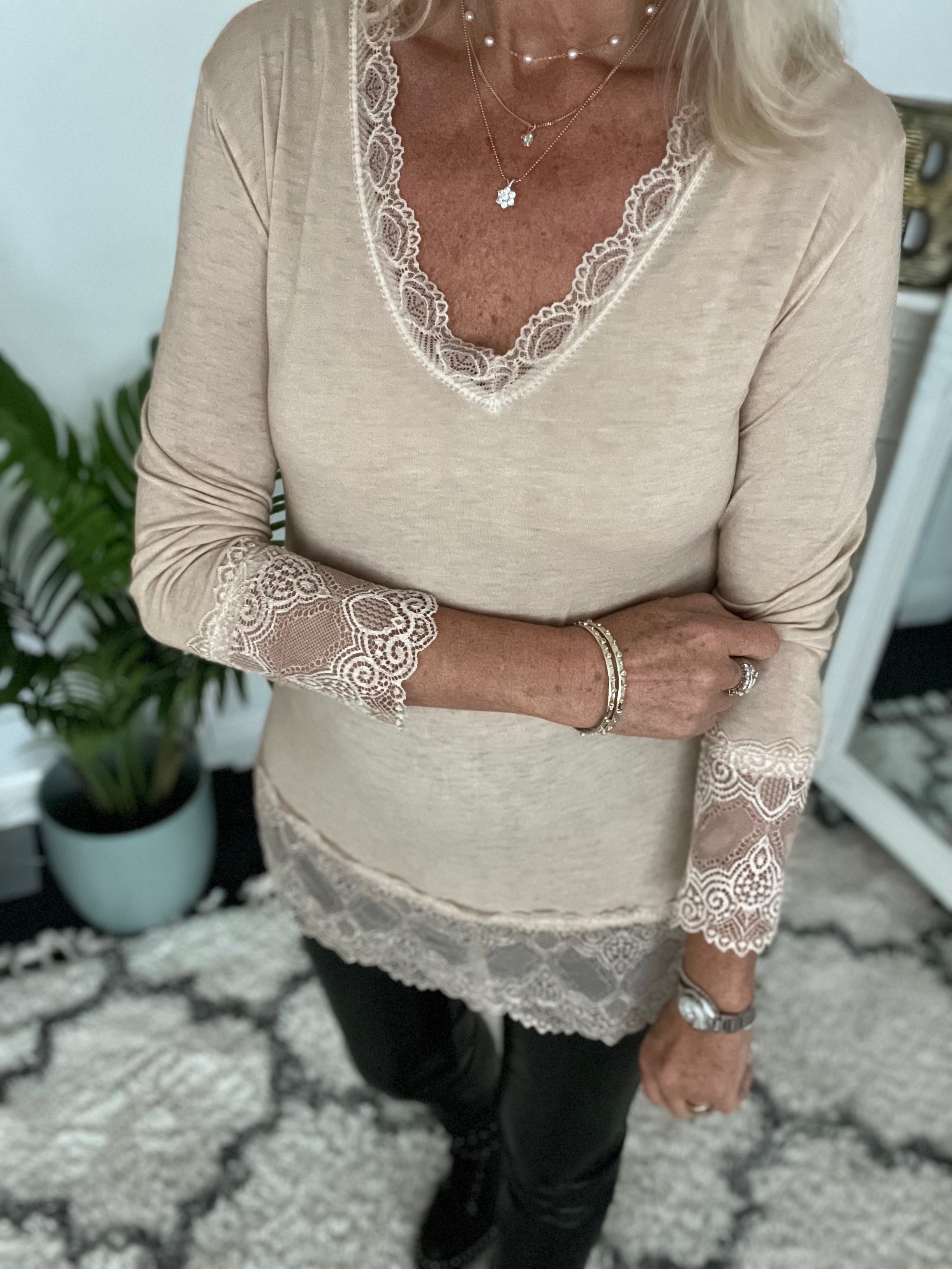 Luxe Base Top with Lace Trim in Warm Stone
