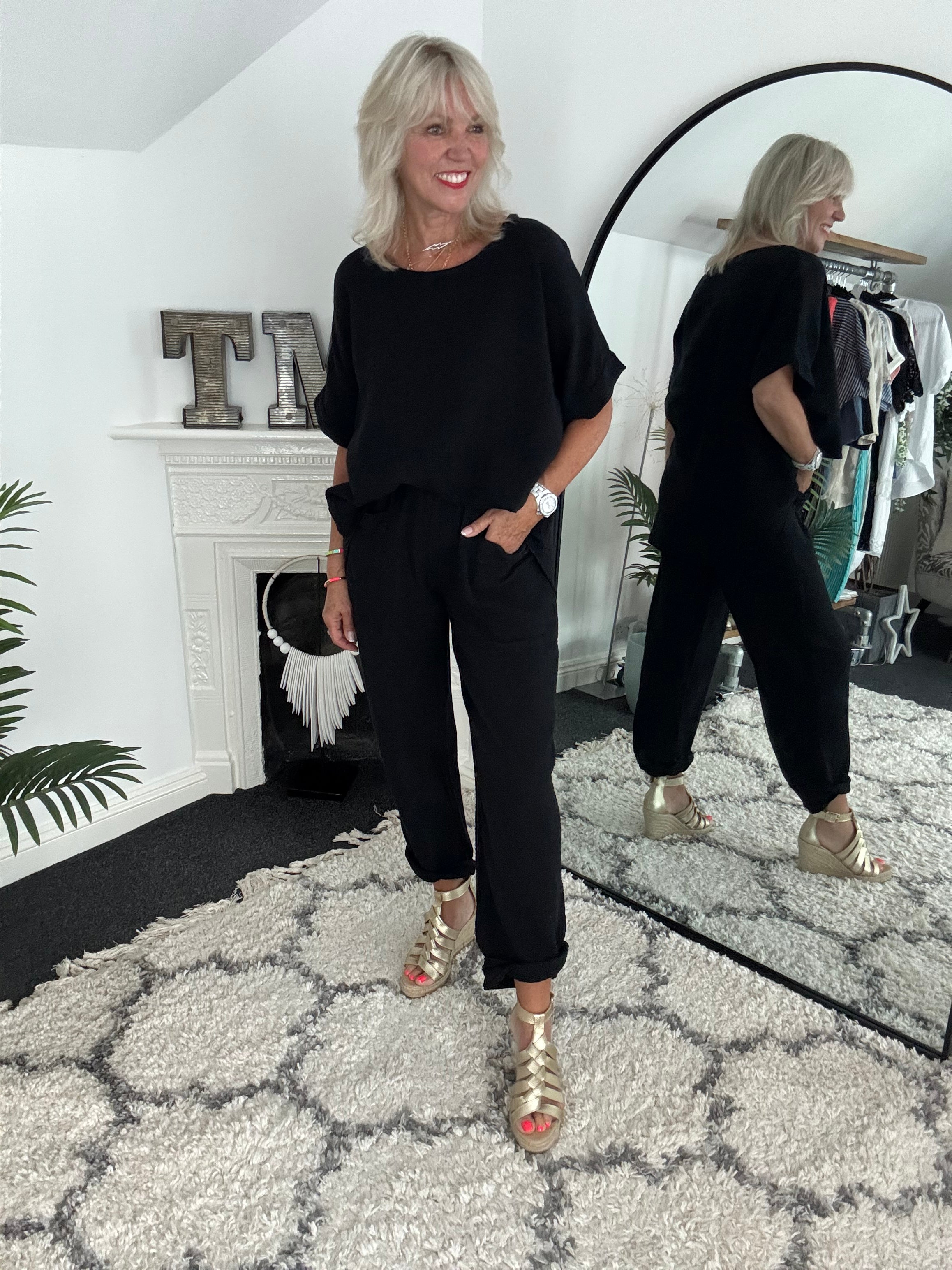 Simple Cheesecloth Top in Black