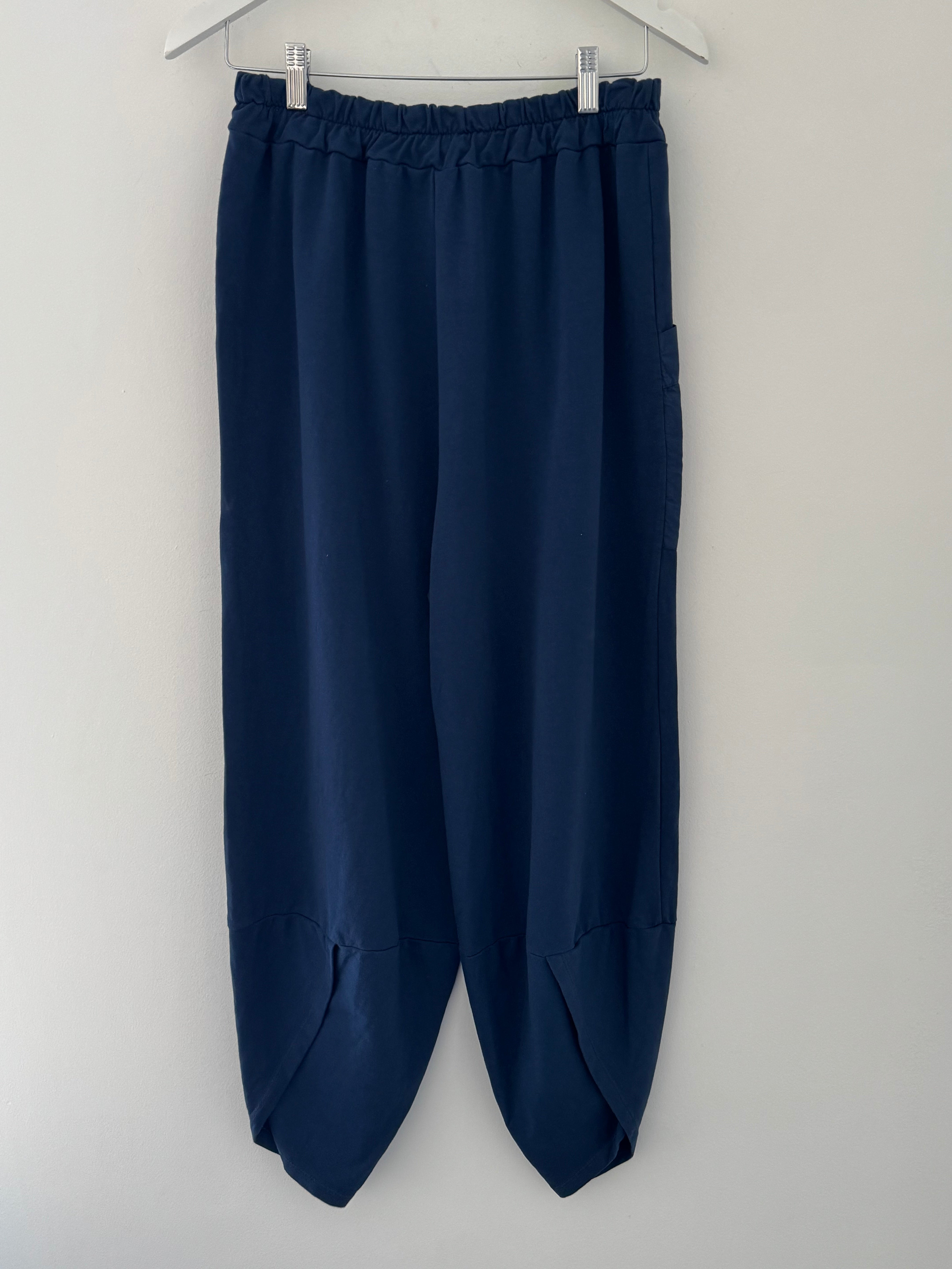 Barrel Shape Cotton Jersey Trousers in Navy