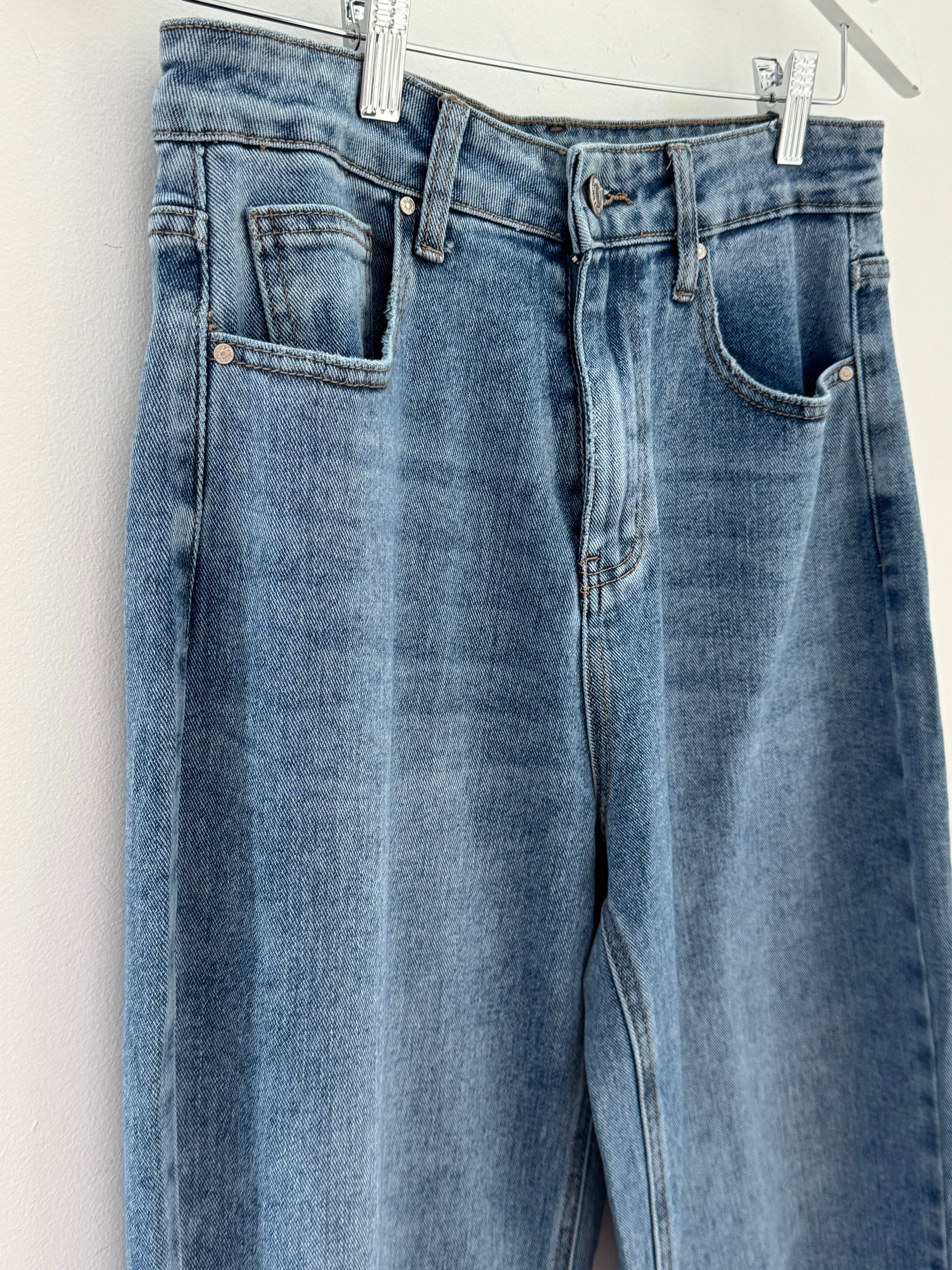 Relaxed Boyfriend Jeans in Light Denim