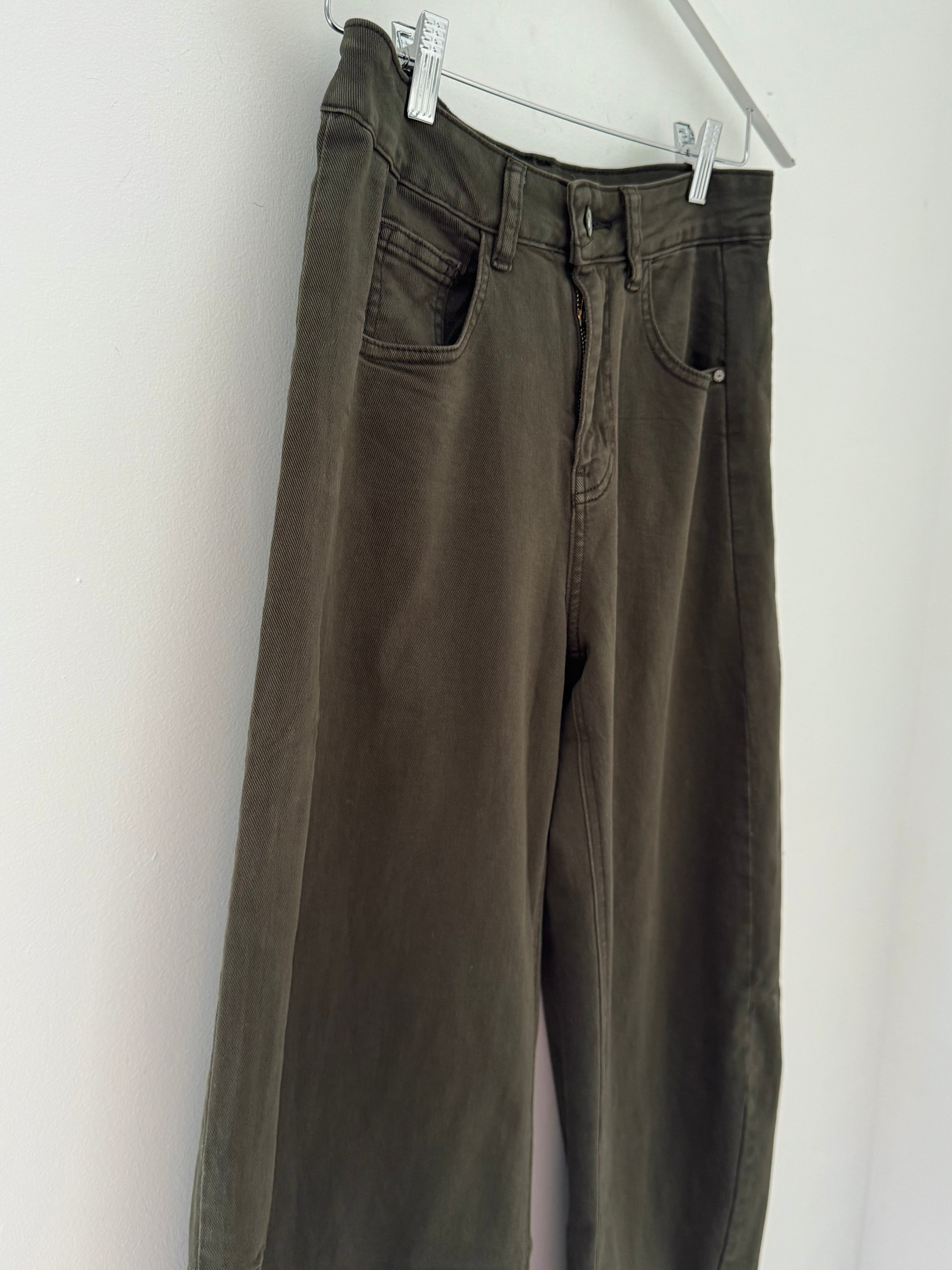 Barrel Leg Jeans in Deep Khaki