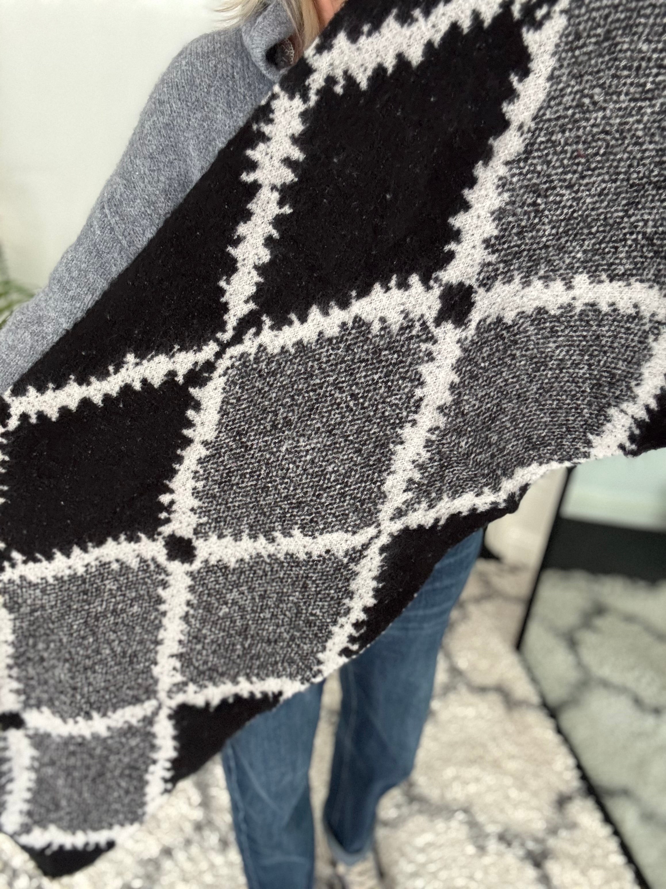 Super Soft Check Scarf in Black & Grey