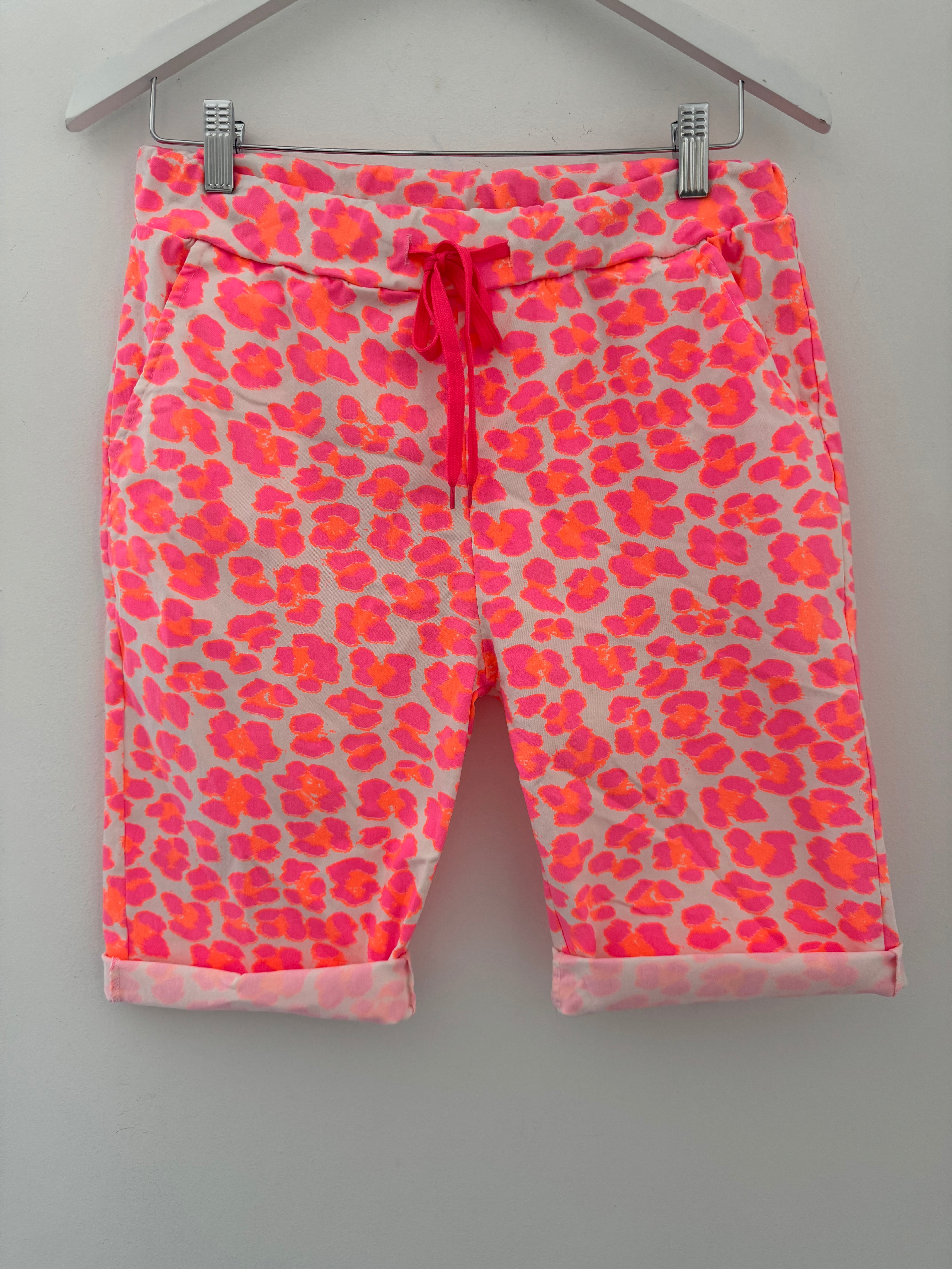 Super Stretch Shorts in Neon Leopard