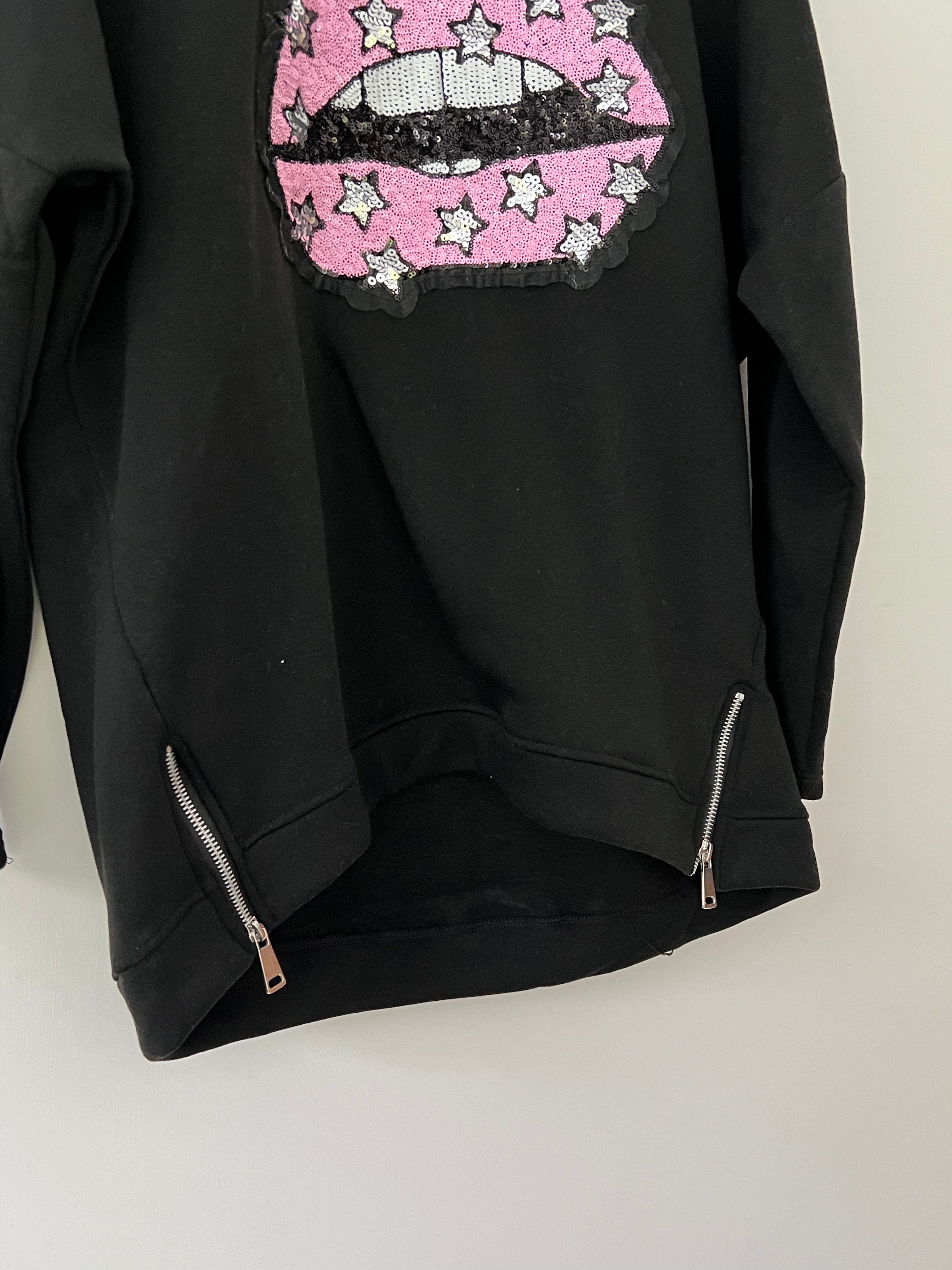 Sequin Lips Sweatshirt in Black