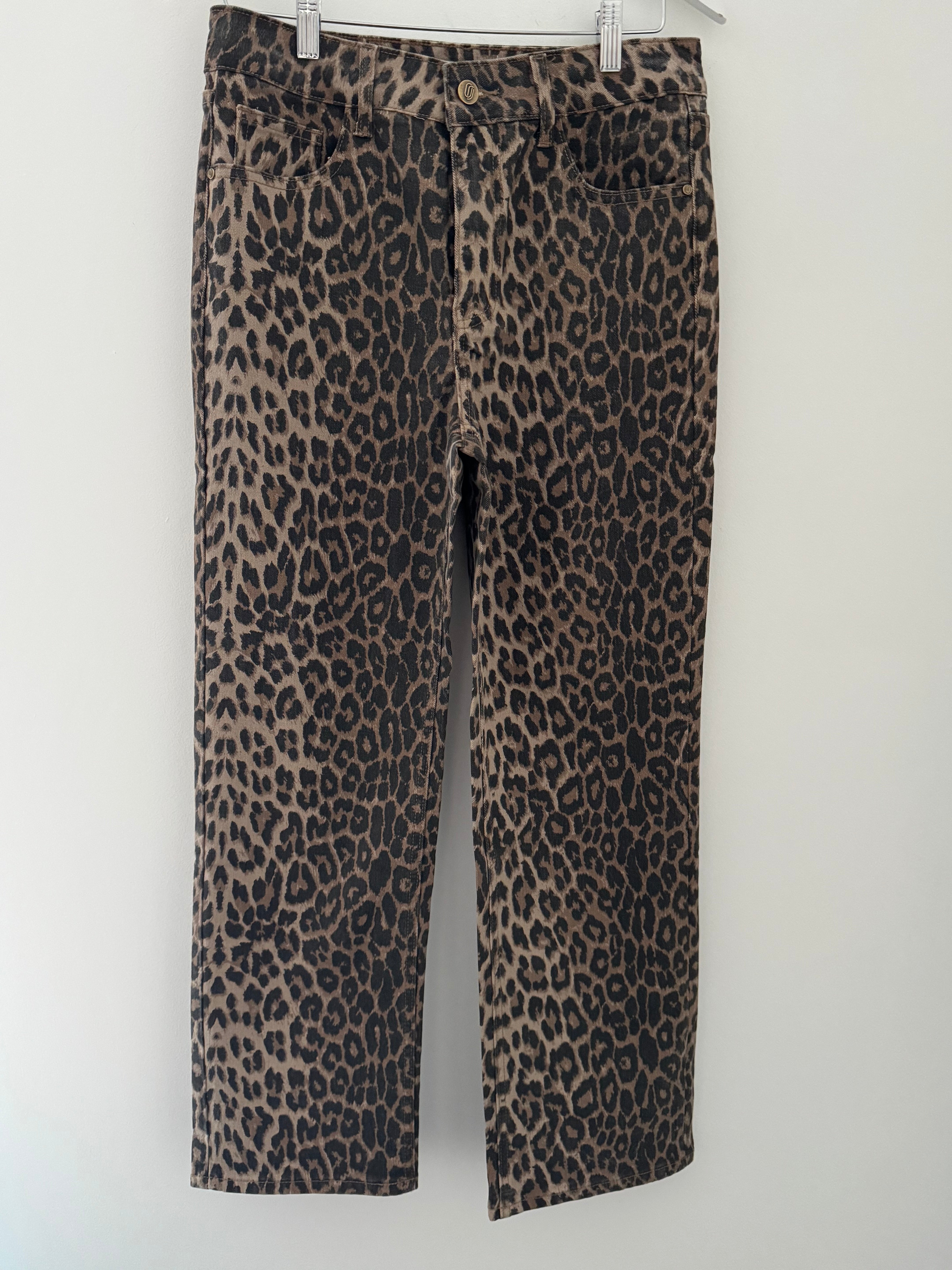 Straight Leg Jeans in Leopard Print