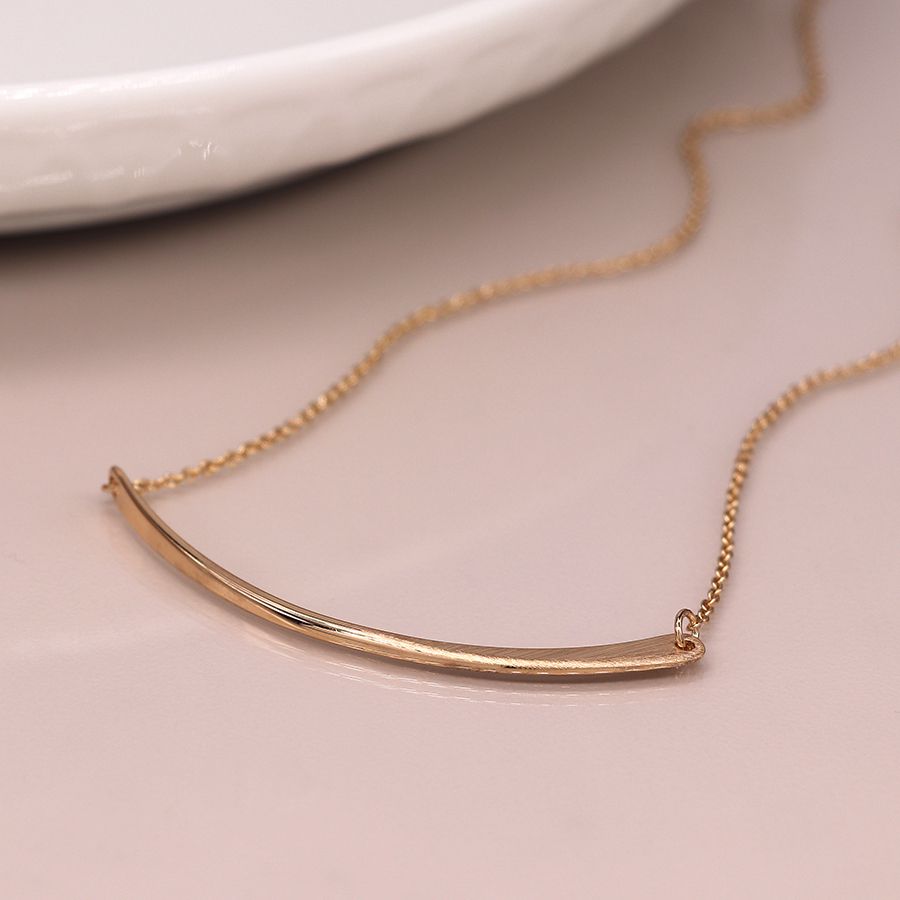 Curved Bar Necklace in Gold