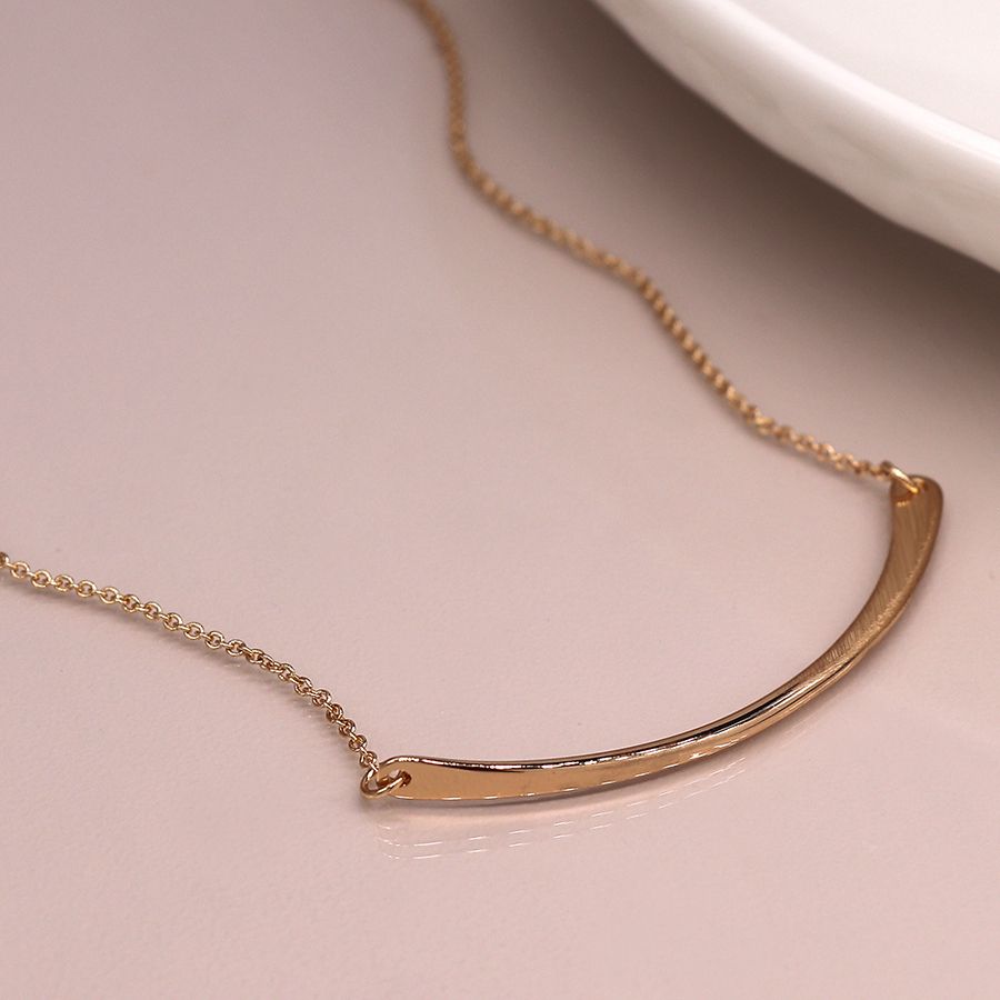 Curved Bar Necklace in Gold