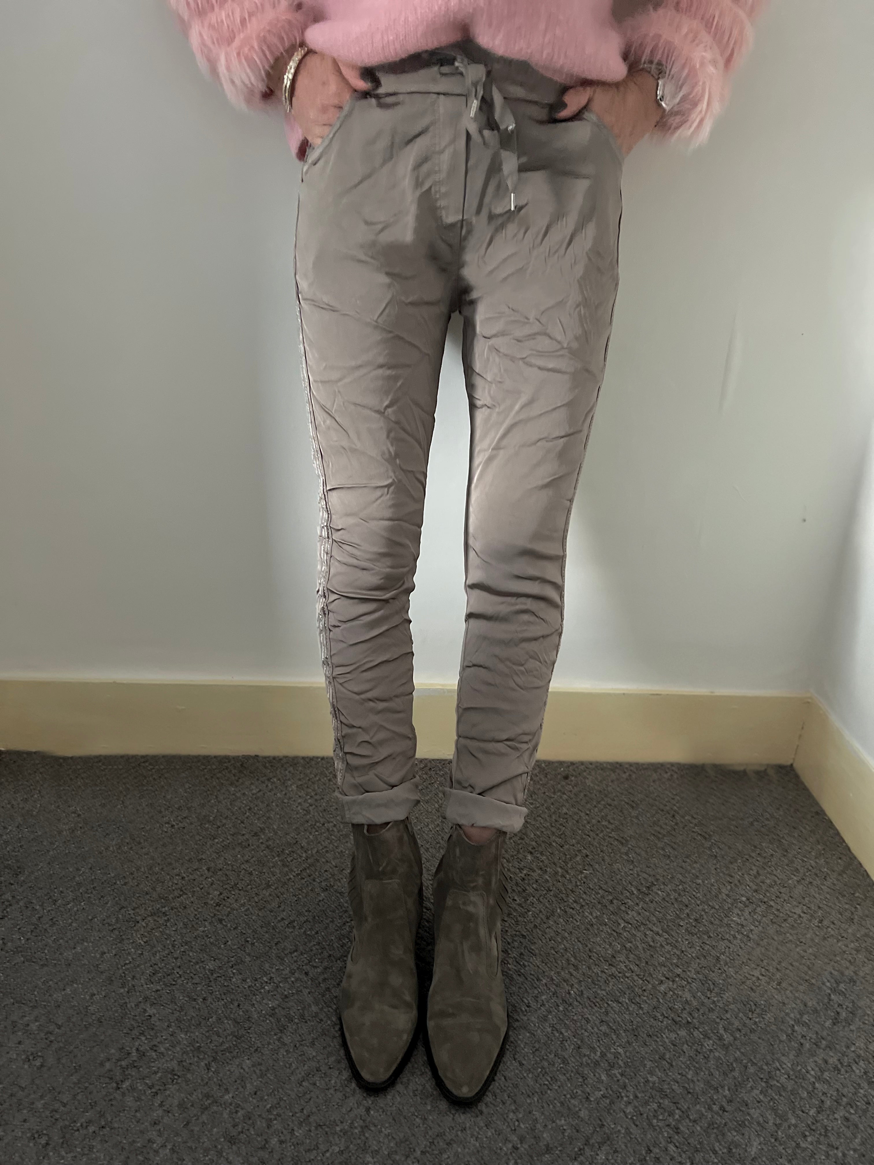 Super Stretch Glossy Joggers in Taupe