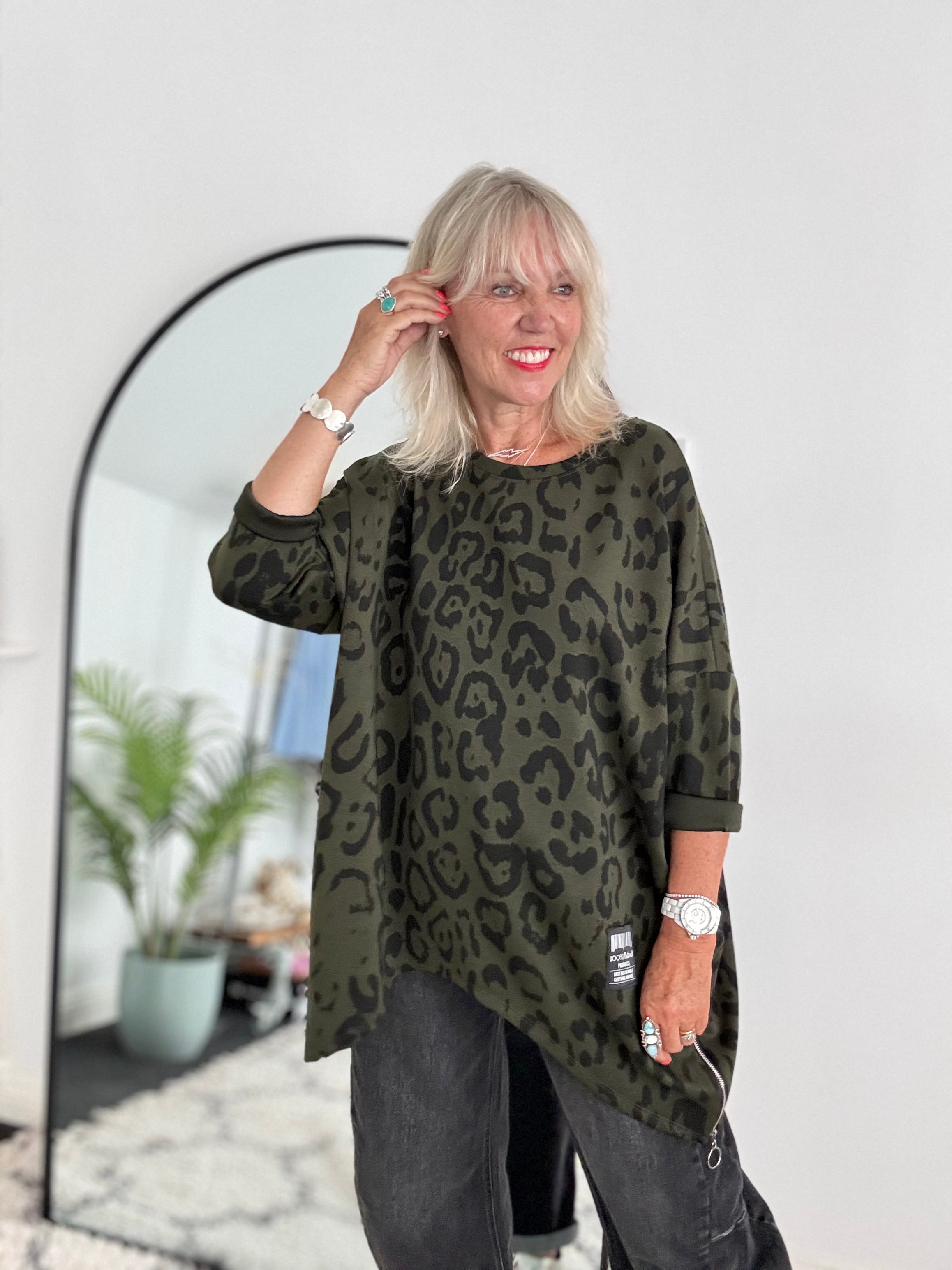 Oversized Sweatshirt in Dark Khaki Leopard