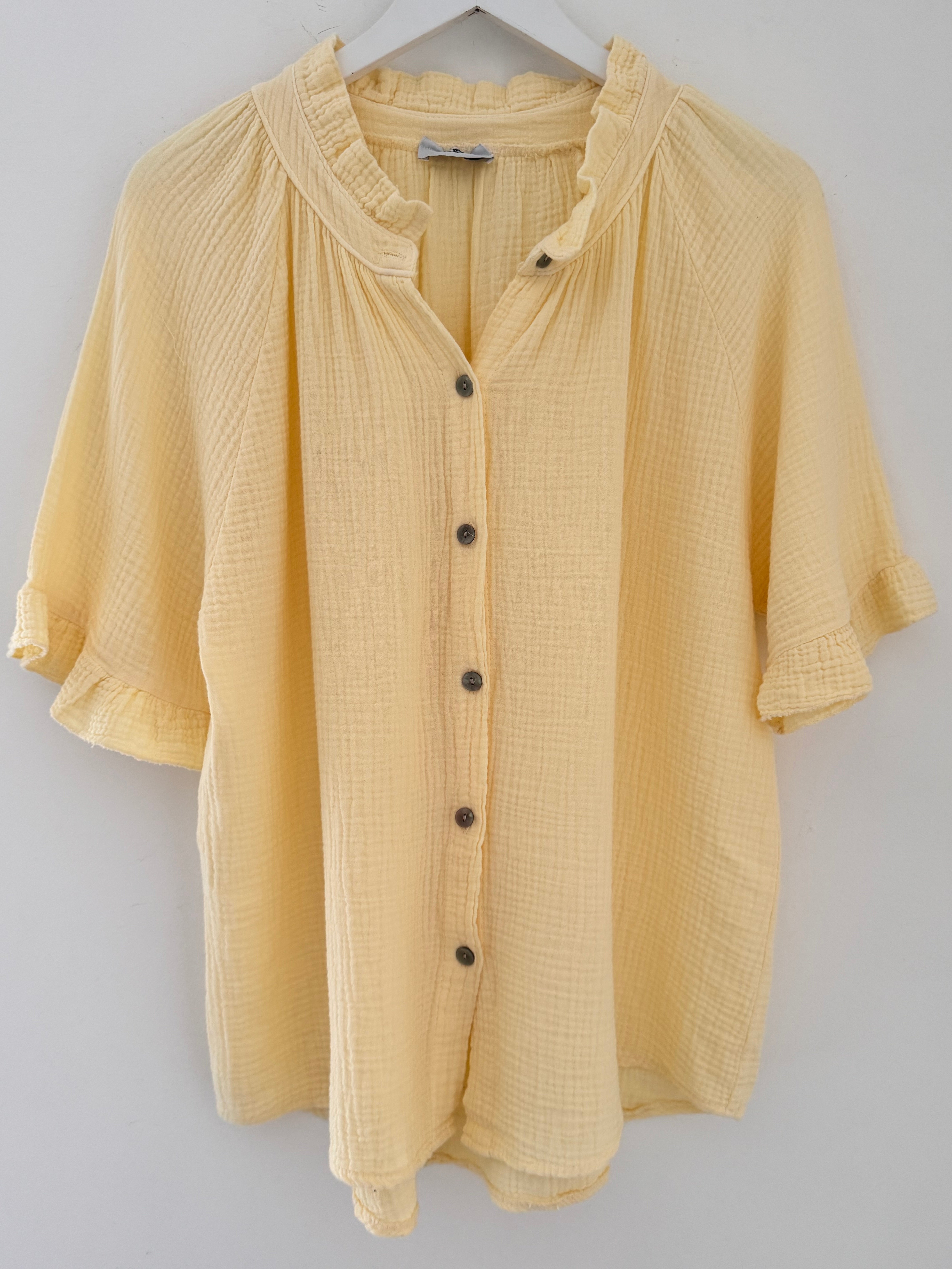 Short Sleeve Cheesecloth Shirt in Soft Lemon