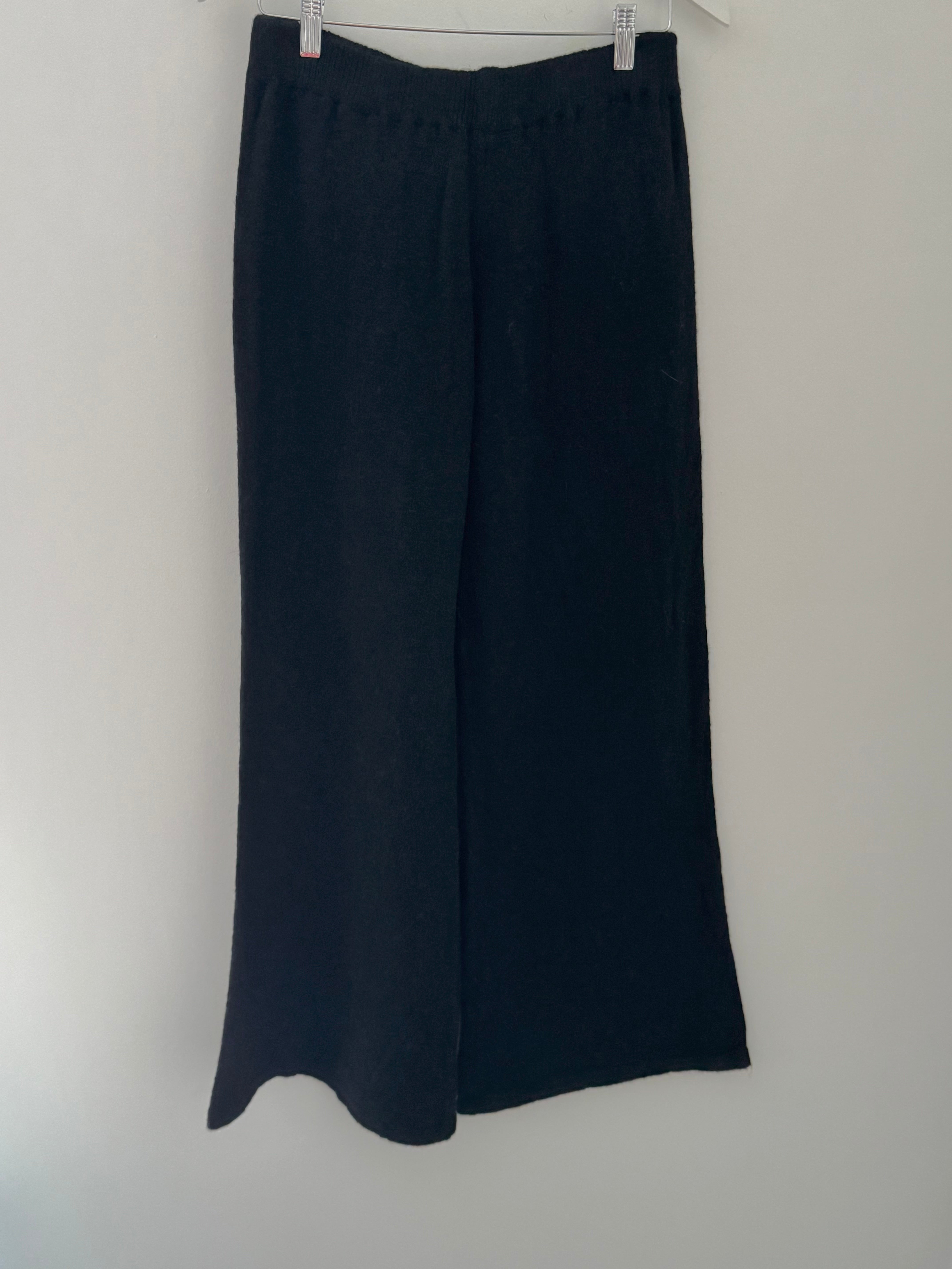 Wide Leg Knitted Trousers in Black