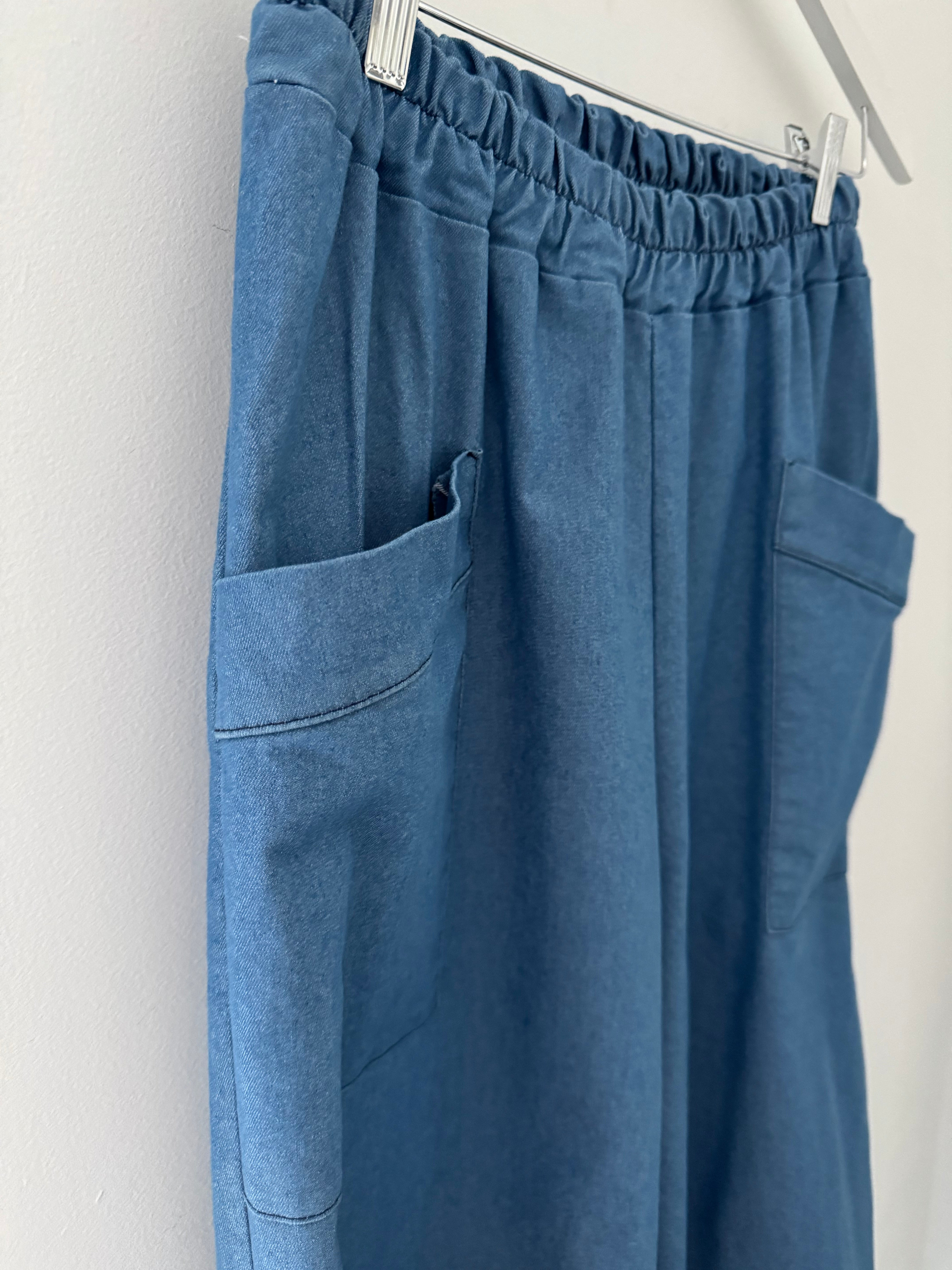 Barrel Shape Cotton Jersey Trousers in Denim Blue