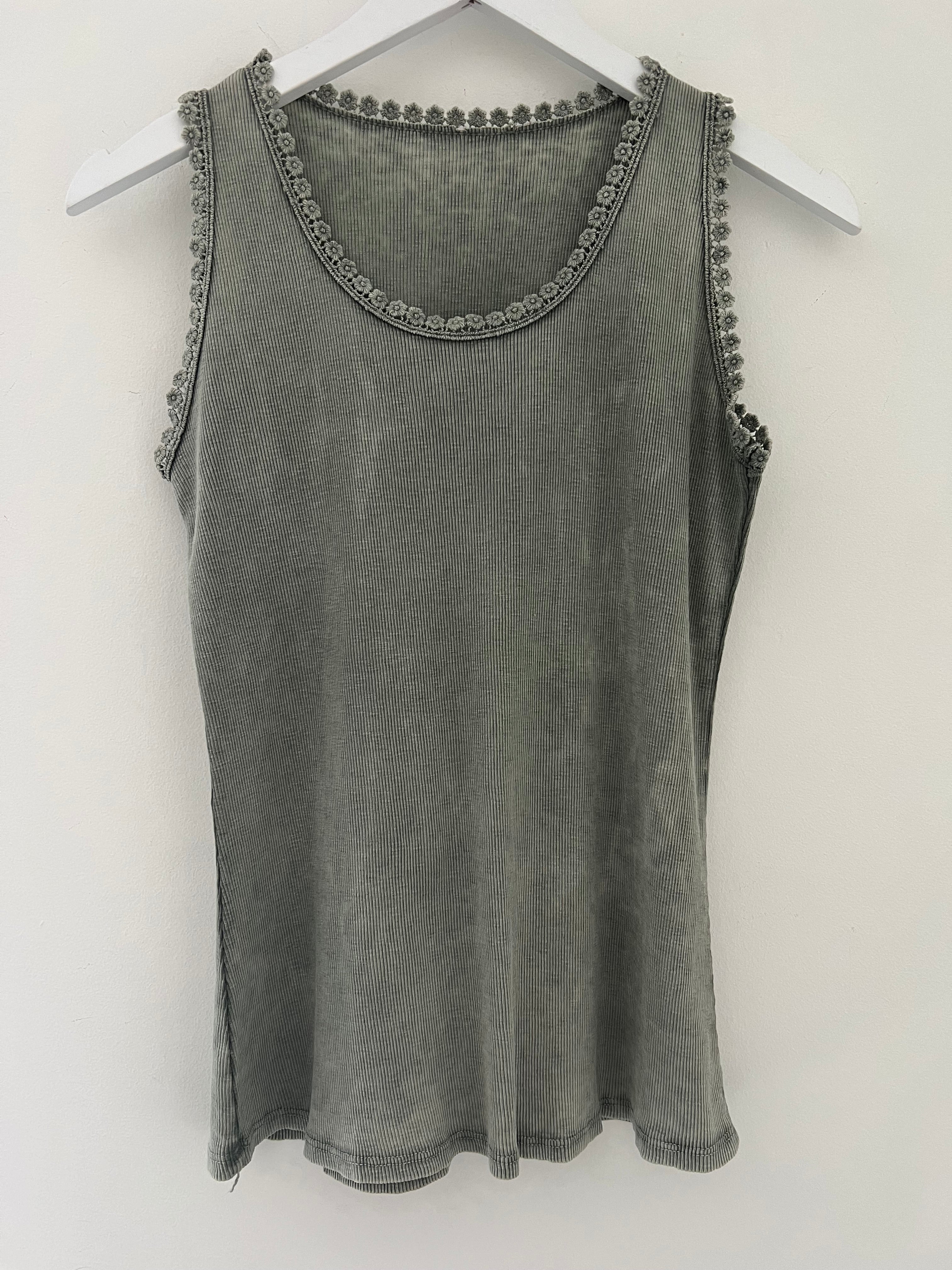 Vintage Vest with Flower Edge in 9 Colourways