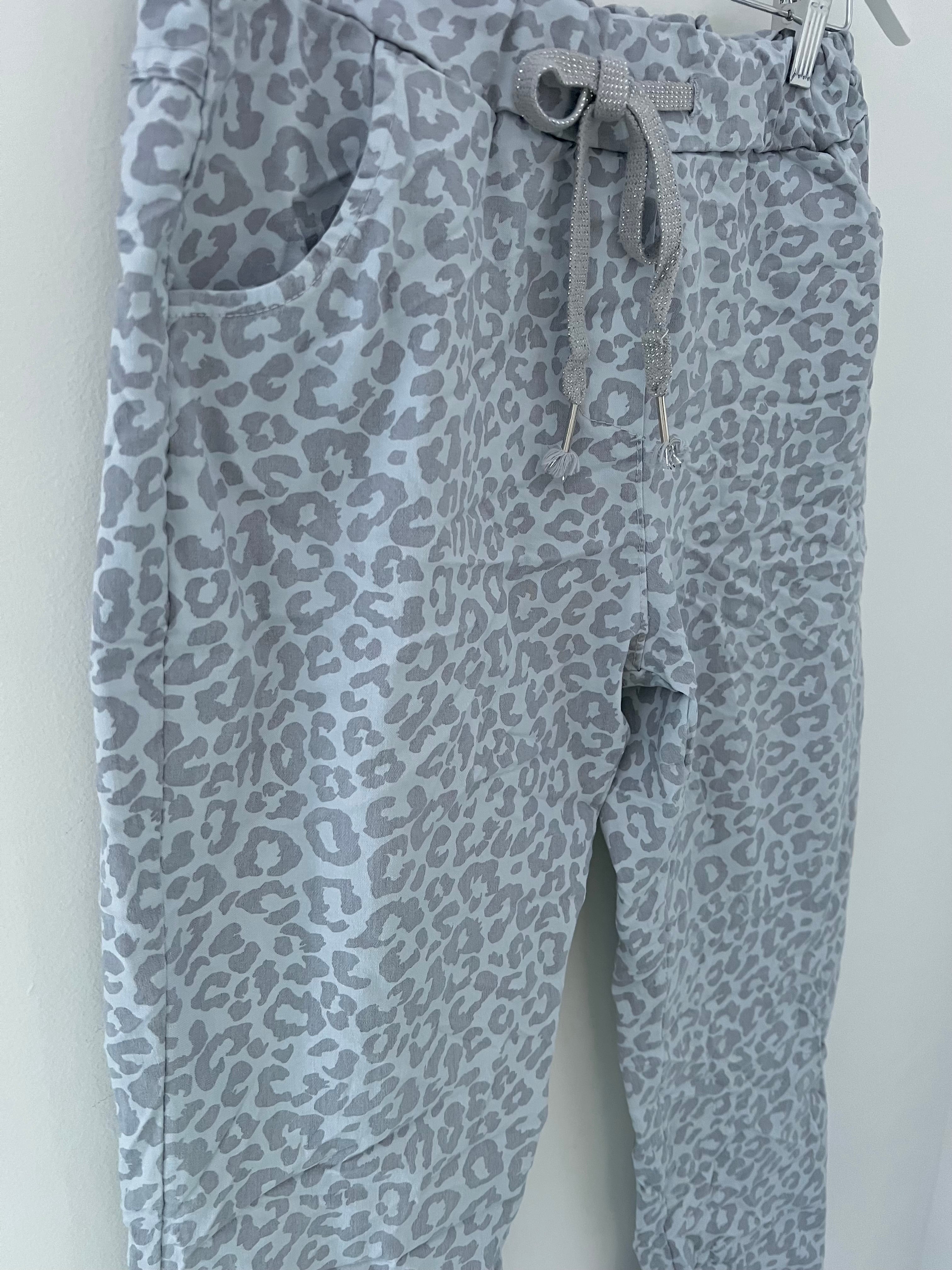 Slimfit Cotton Stretch Joggers in Grey Leopard