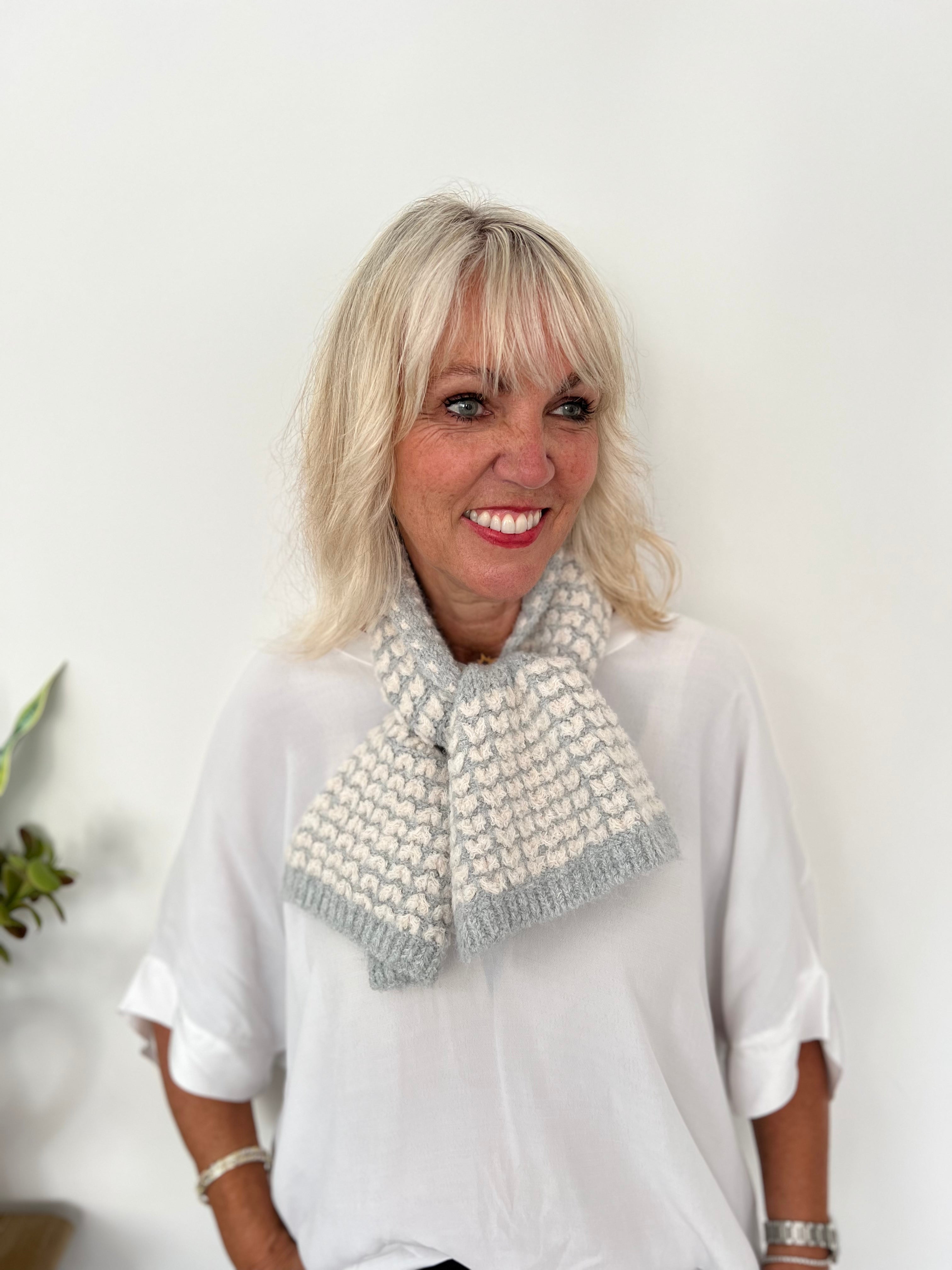 Pull Through Heart Scarf in Grey