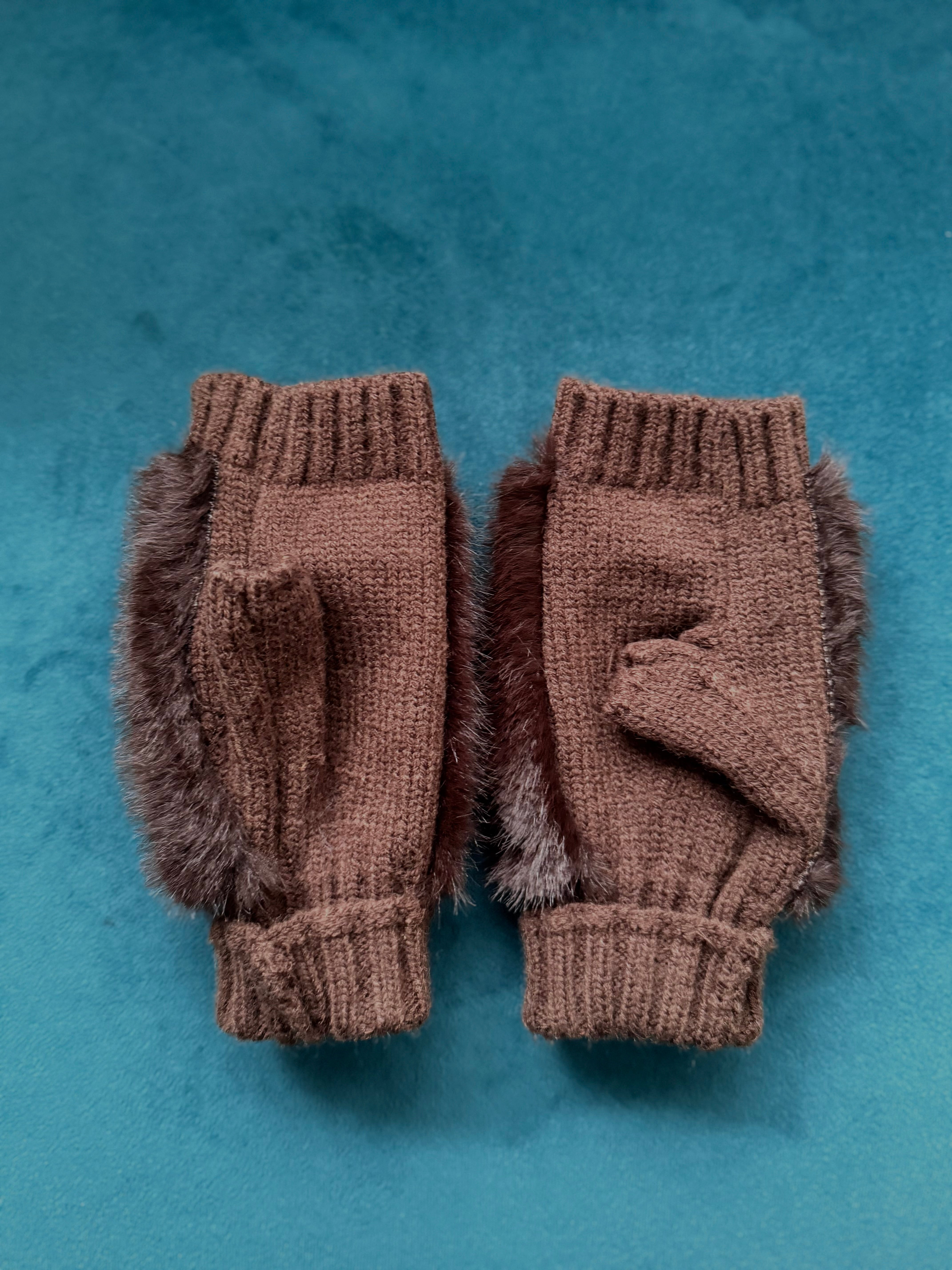 Fur Wristwarmer Gloves in Chocolate