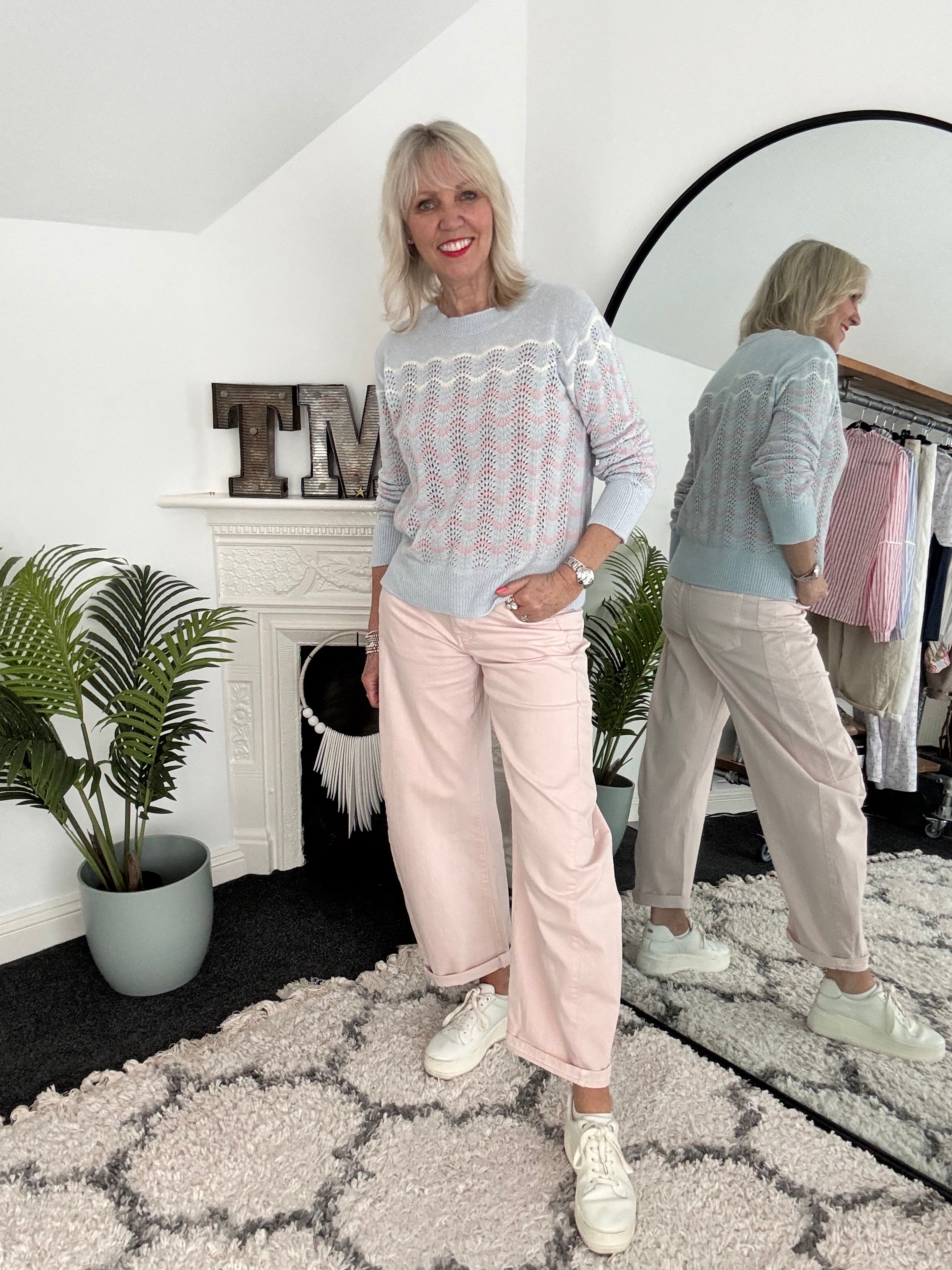Barrel Leg Jeans in Pink