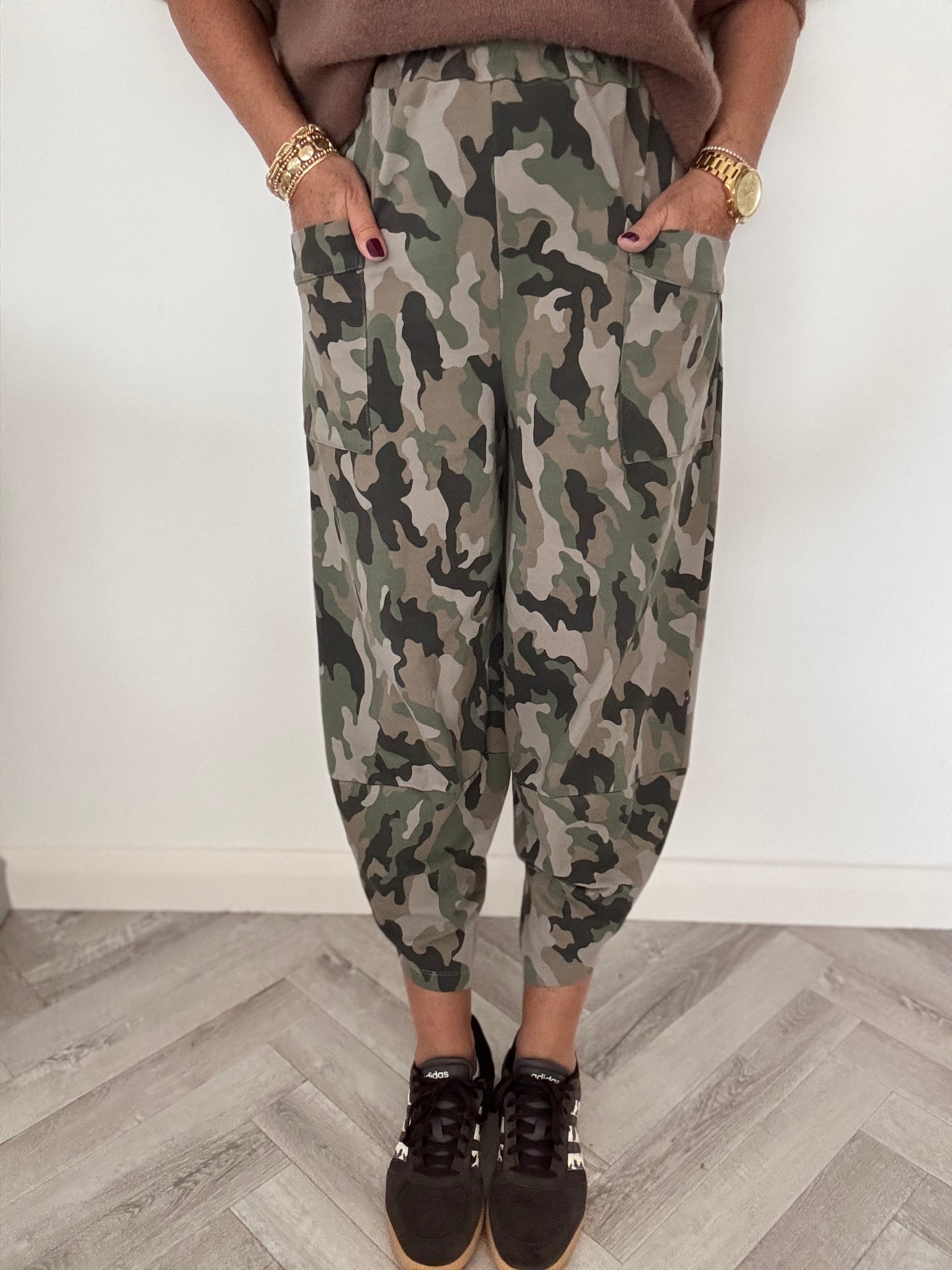 Barrel Cotton Jersey Trousers in Pale Mocha Camo