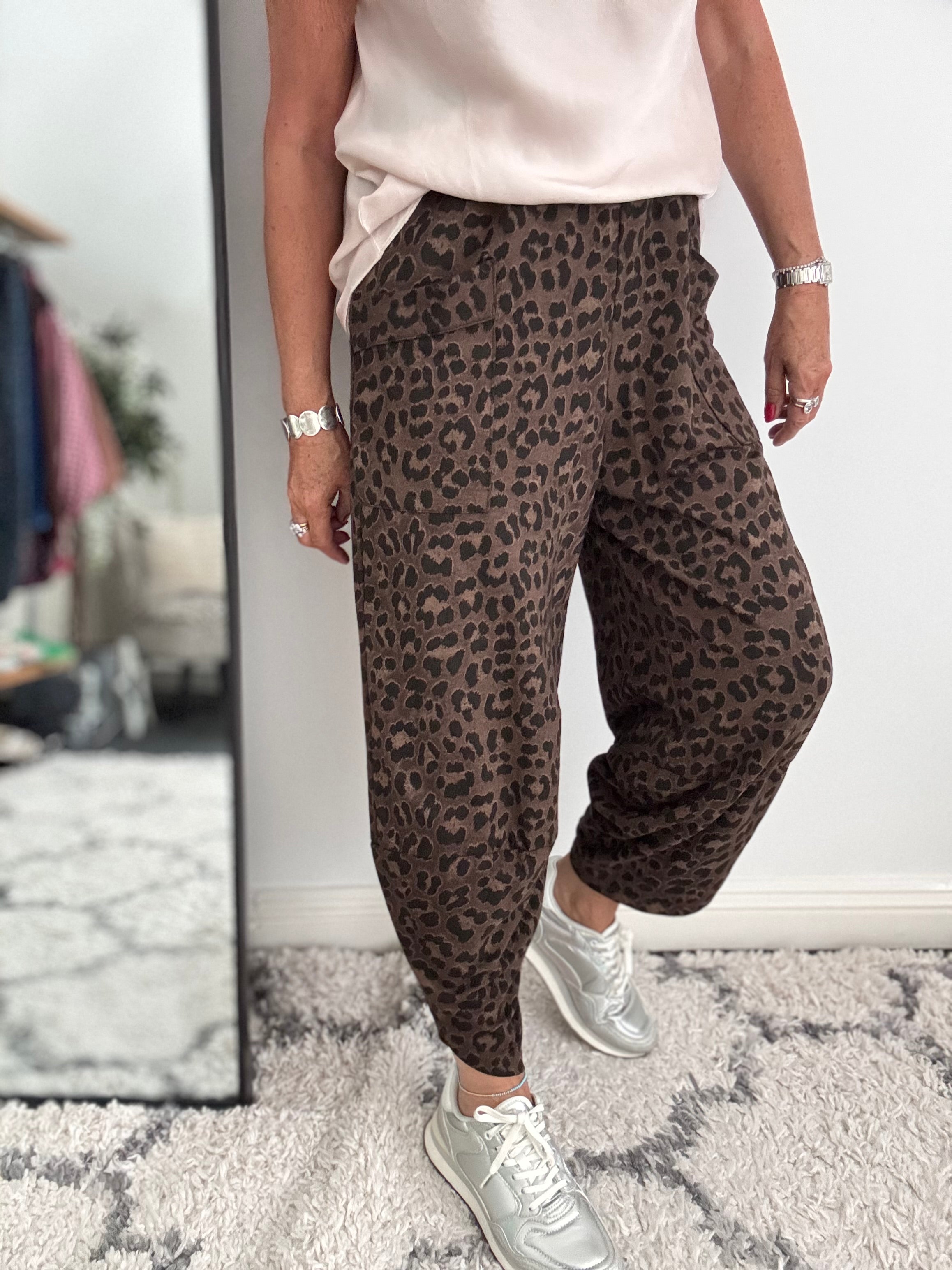 Barrel Stretch Trousers in Cocoa Leopard