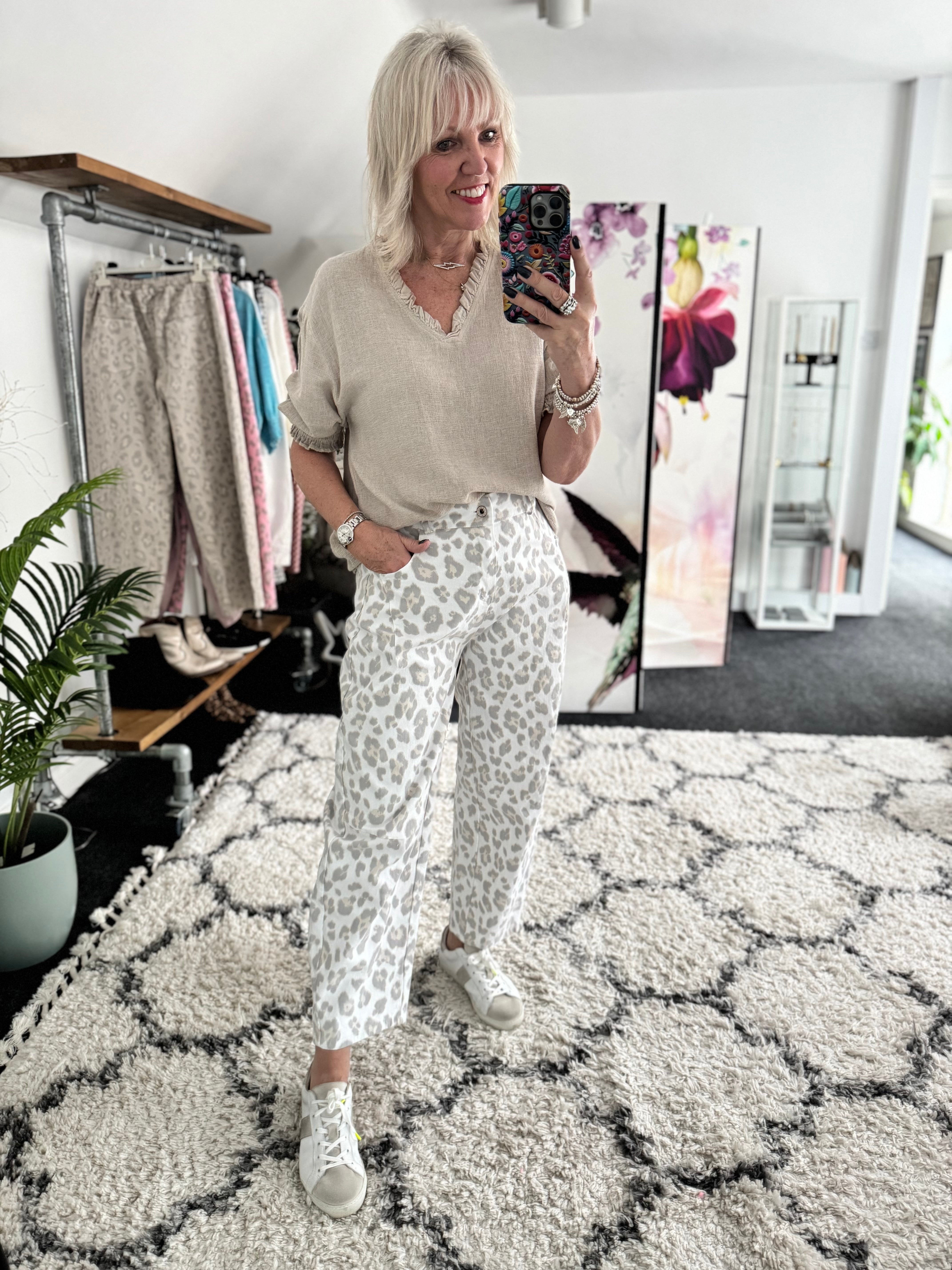 Barrel Leg Stretch Jeans in White Leopard