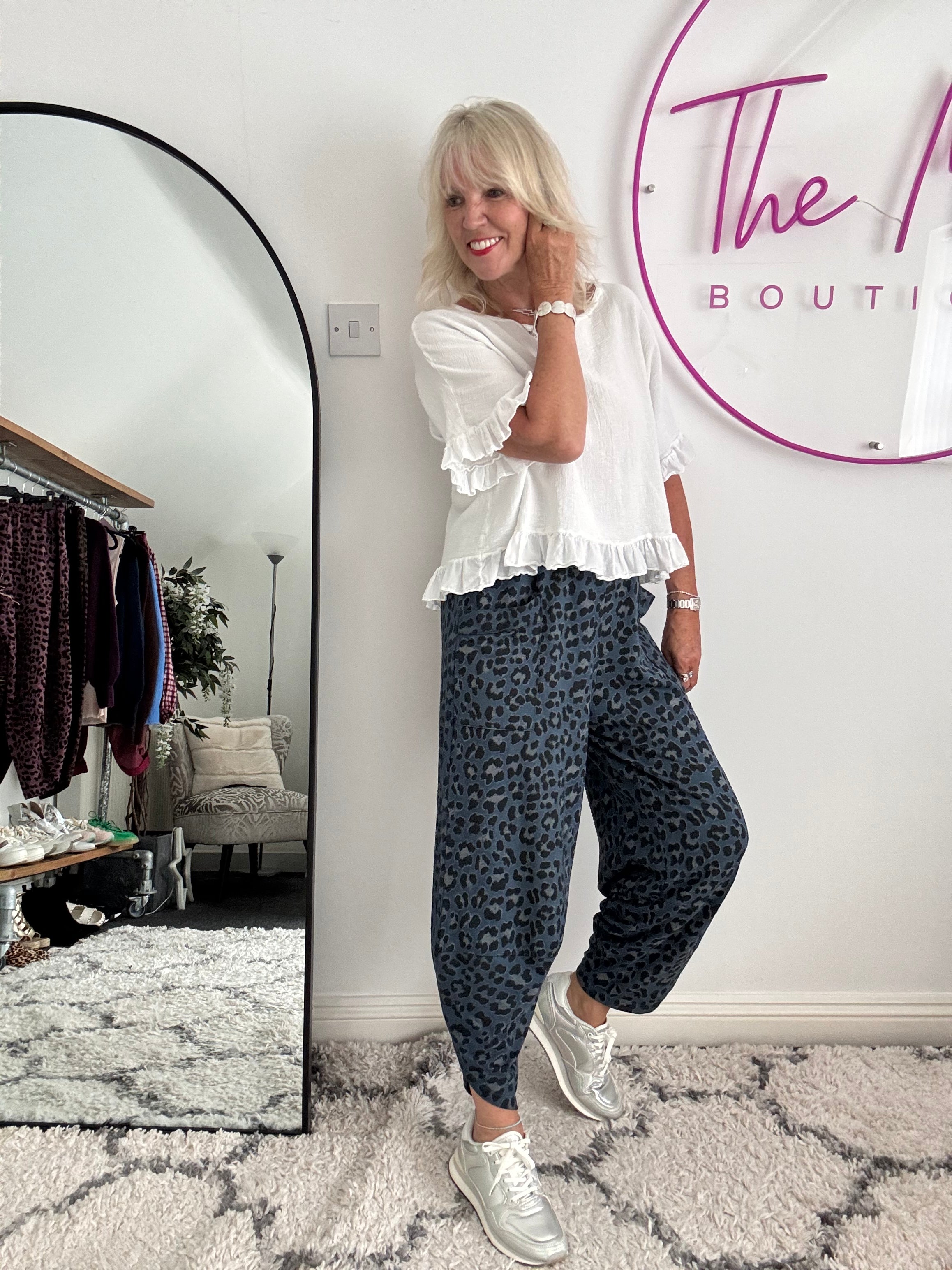 Barrel Stretch Trousers in Blue Leopard