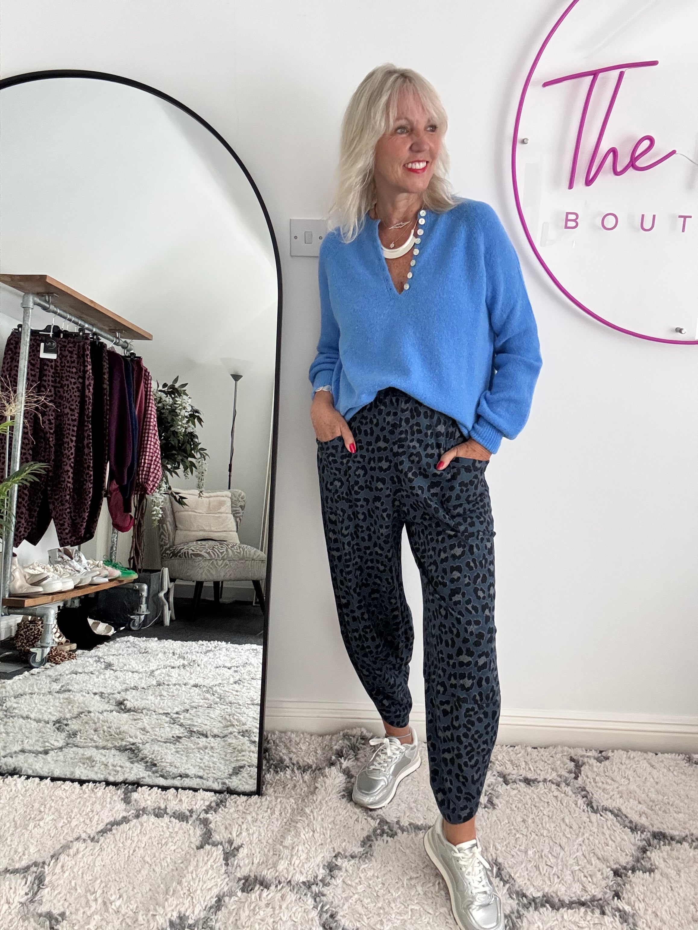 Barrel Stretch Trousers in Blue Leopard