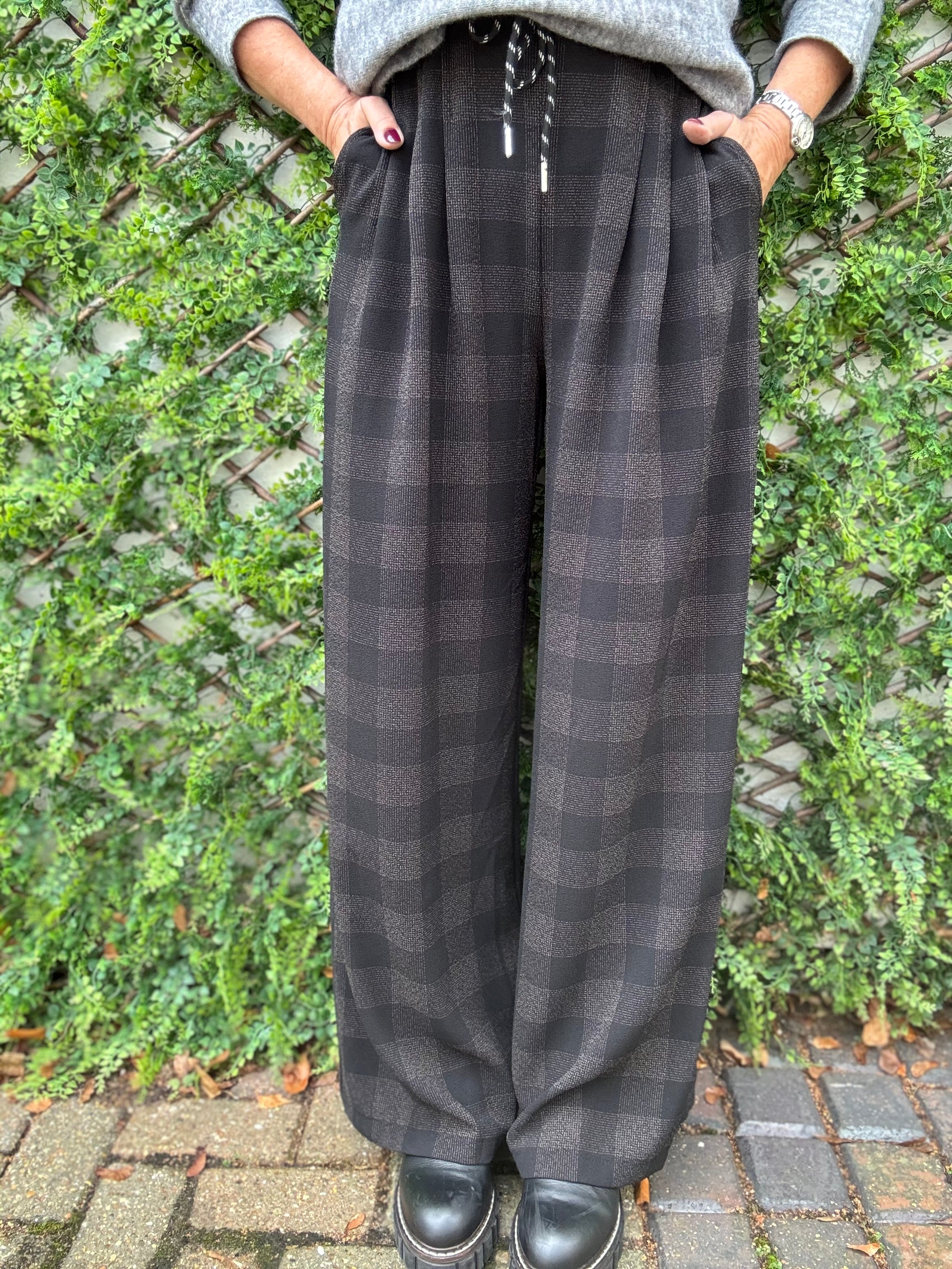 Designer Check Trousers in Black & Tan