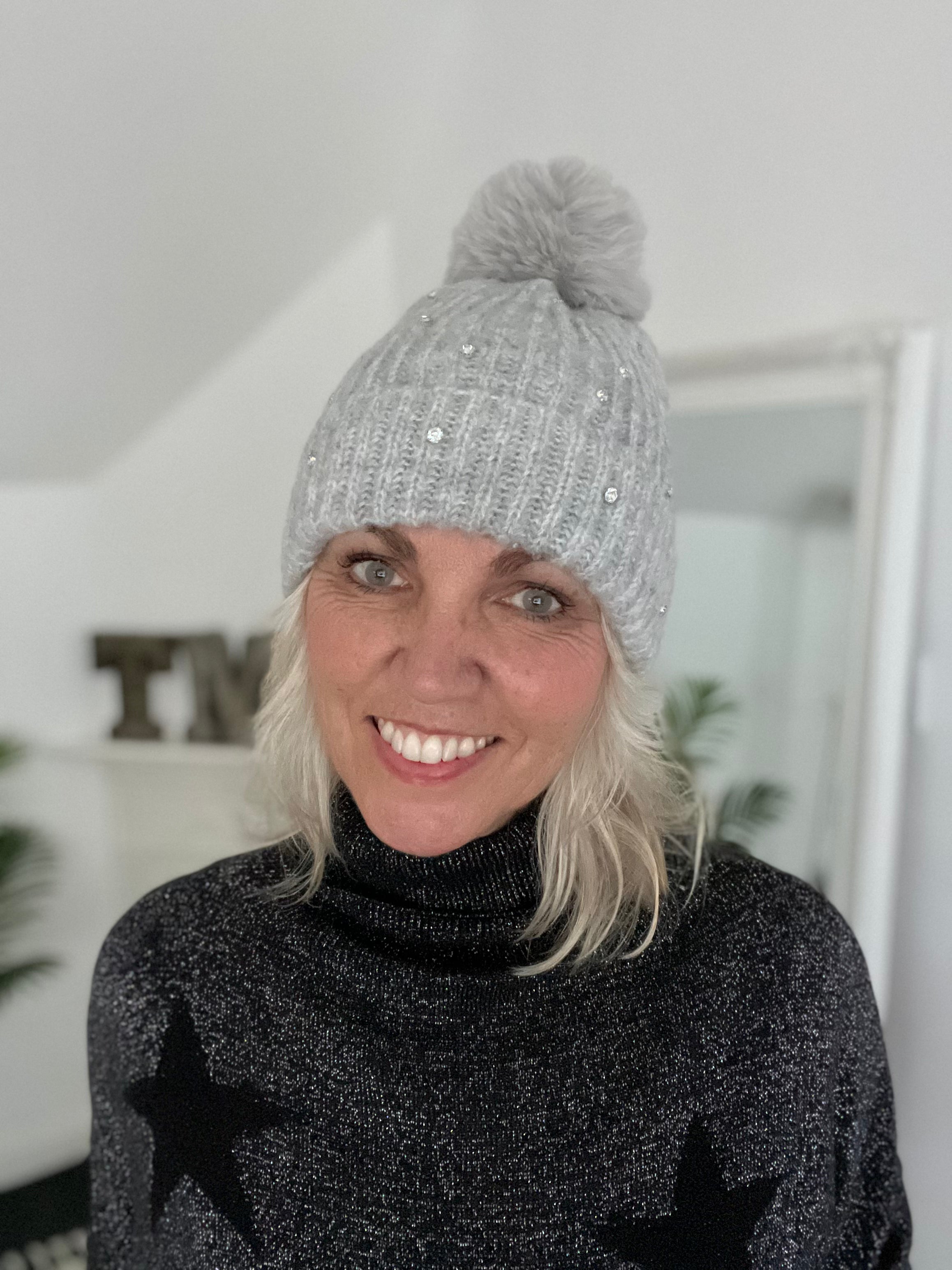 Diamond Bobble Hat in Silver Grey