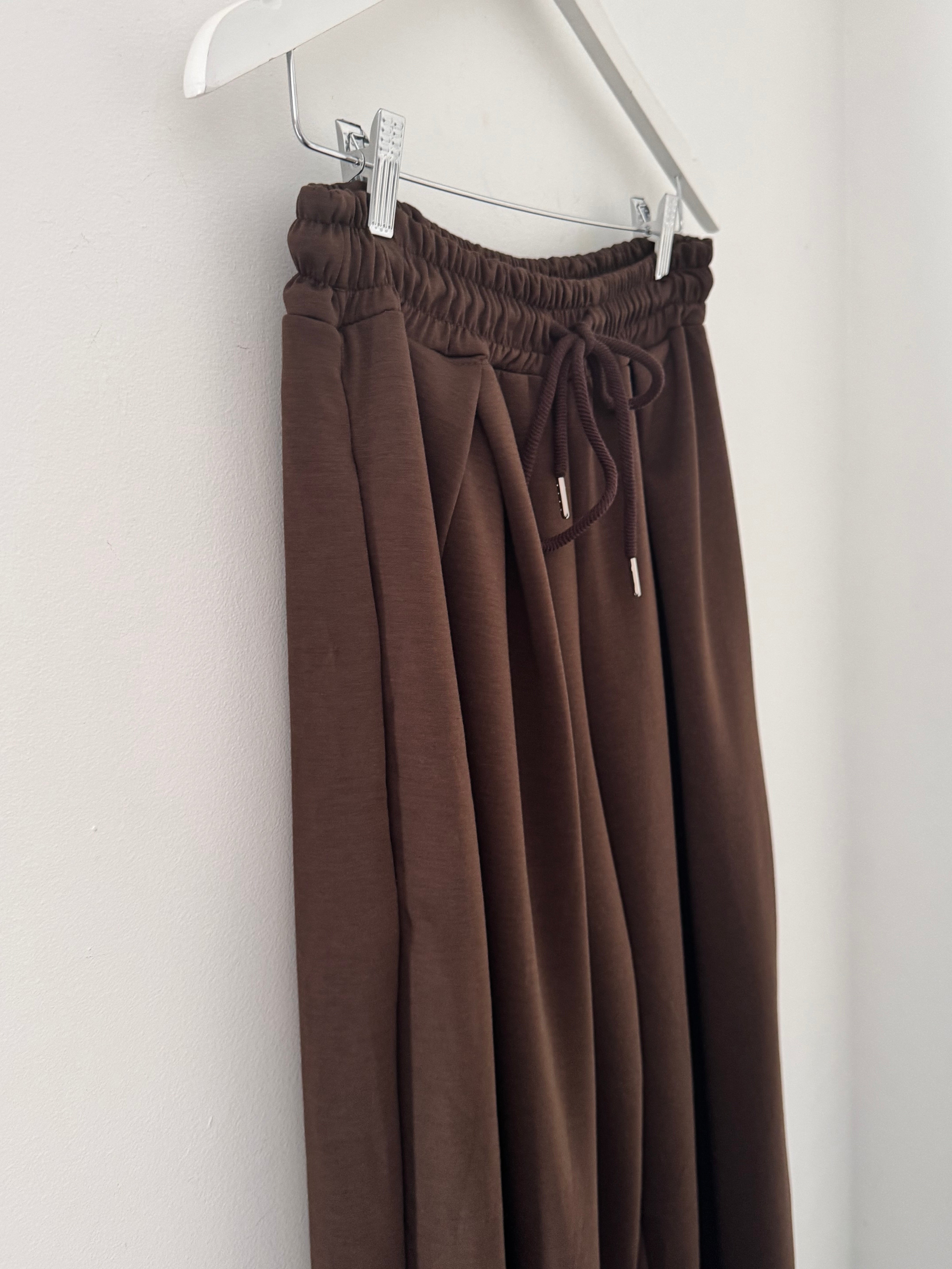 Wide Leg Stretch Trousers in Chocolate