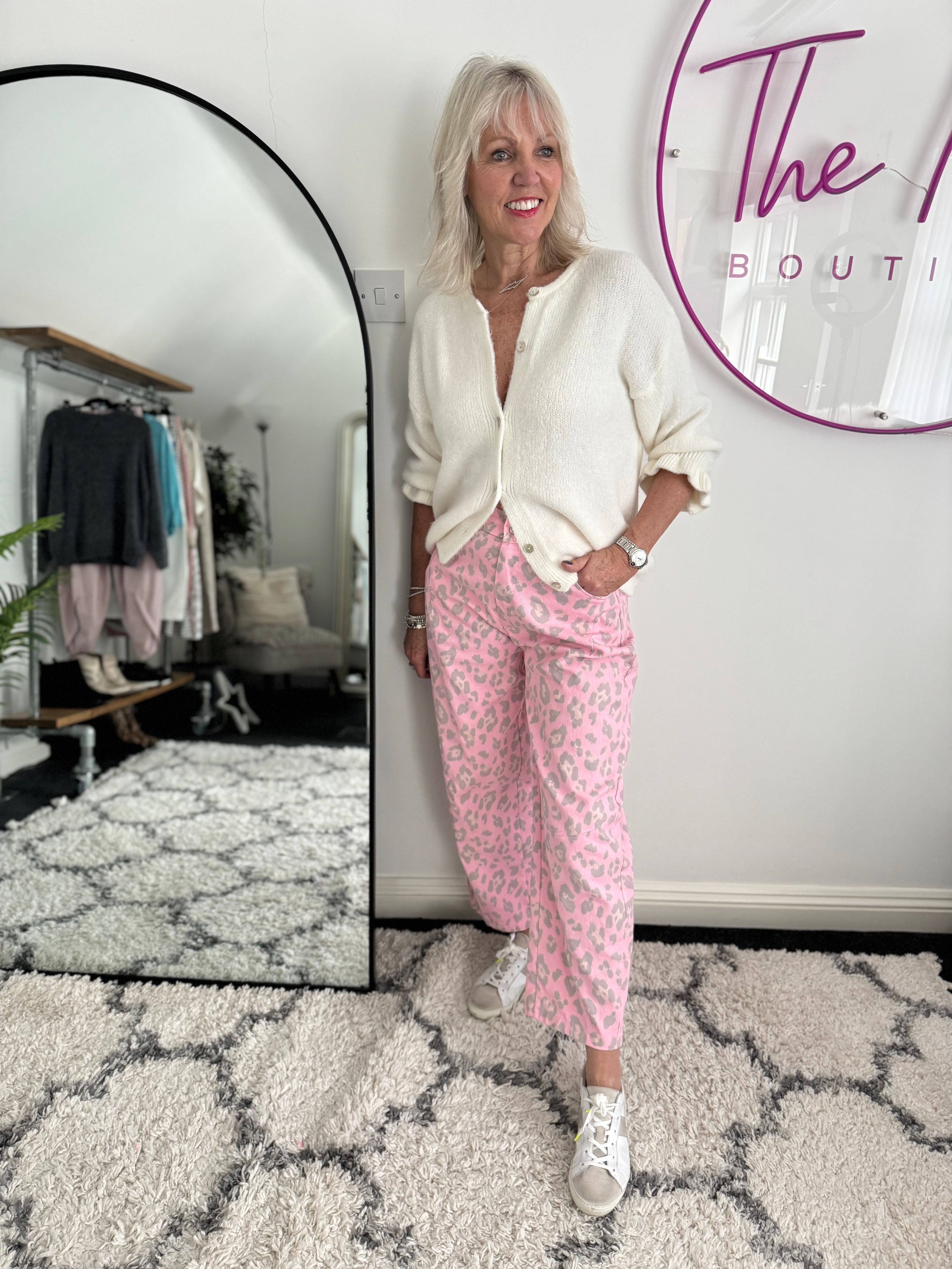 Barrel Leg Stretch Jeans in Pink Leopard